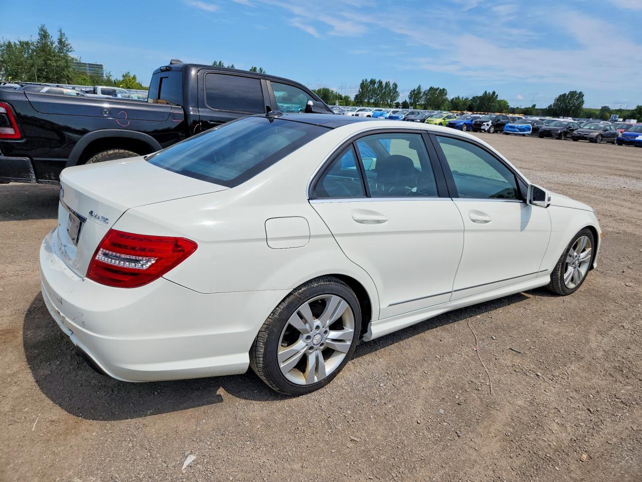 2012 Mercedes-benz C 300 4matic Белый vin: WDDGF8BB9CA648094