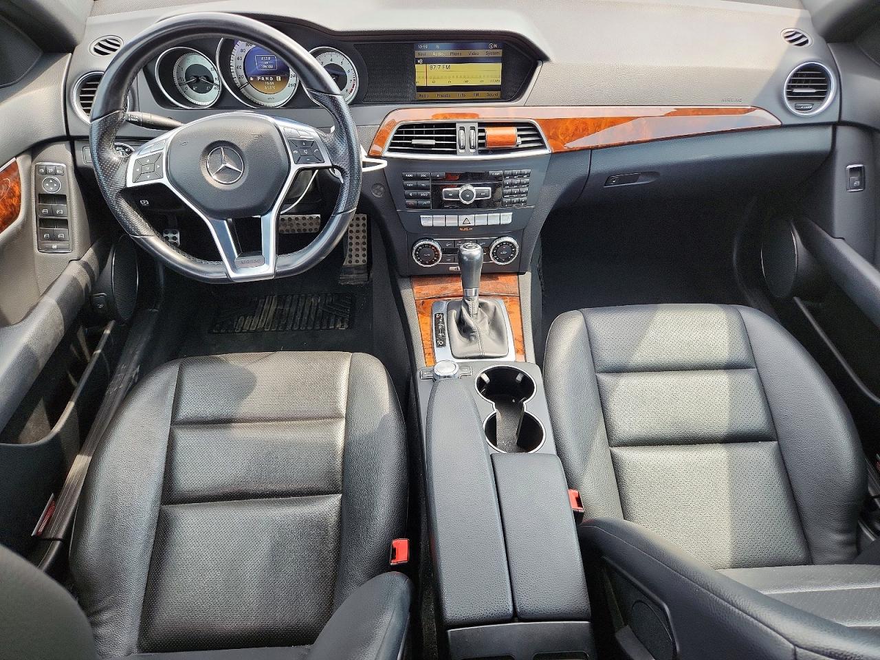 2012 Mercedes-benz C 300 4matic Белый vin: WDDGF8BB9CA648094