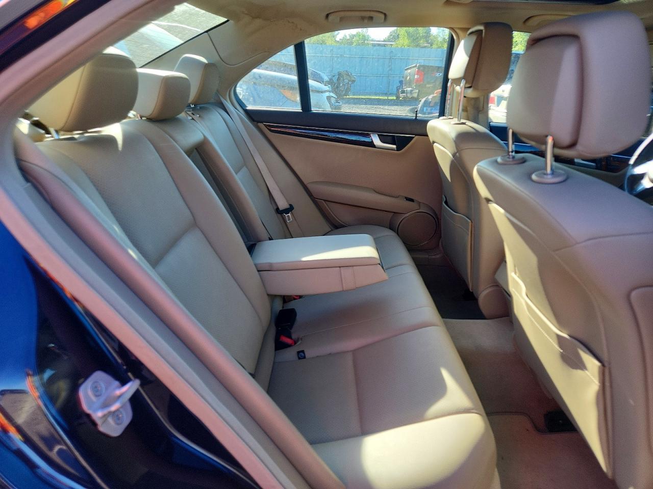 2012 Mercedes-benz C 300 4matic Blue vin: WDDGF8BB9CA709296