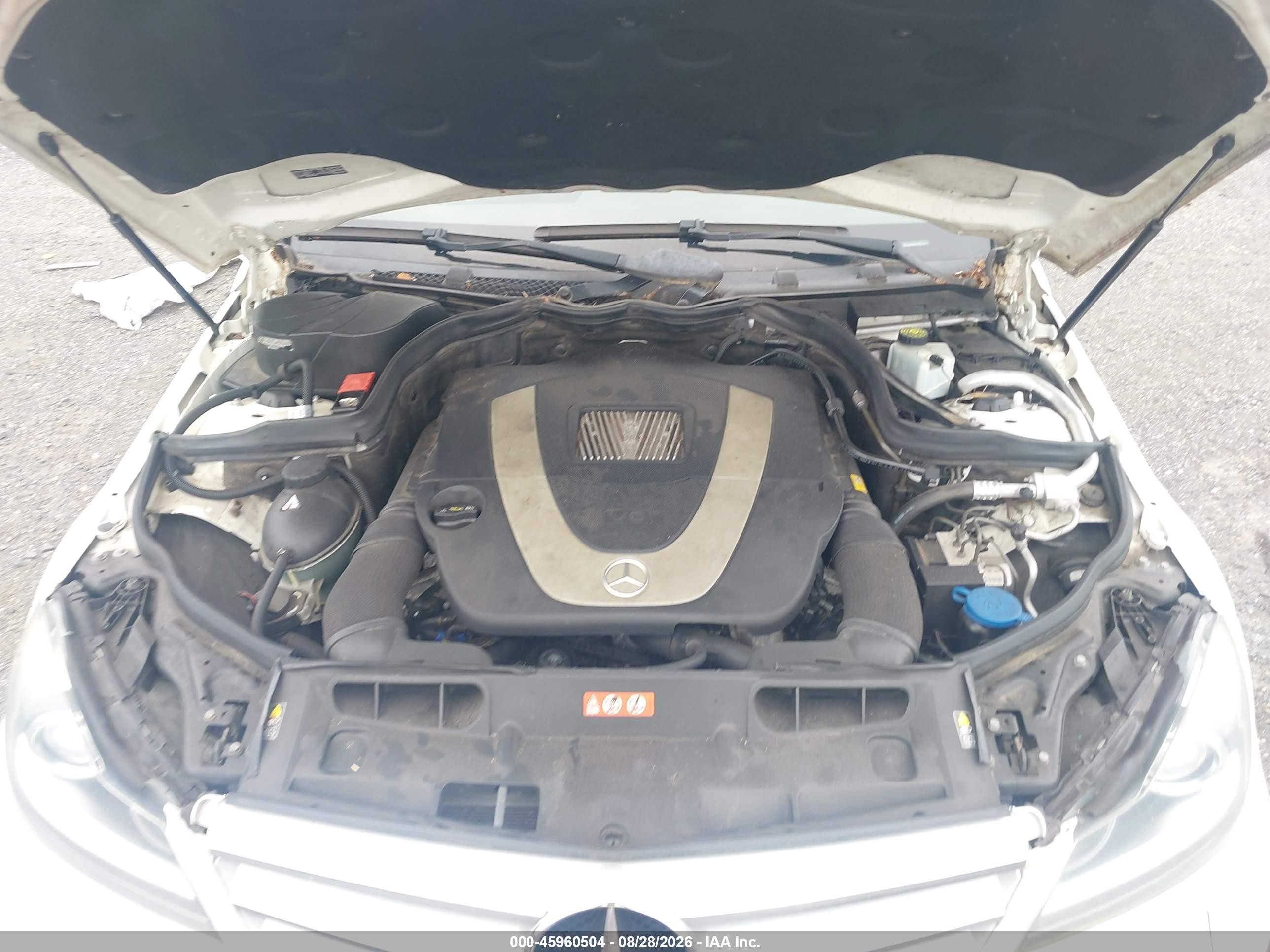 2012 Mercedes-benz C 300 Sport 4matic Белый vin: WDDGF8BB9CR201248