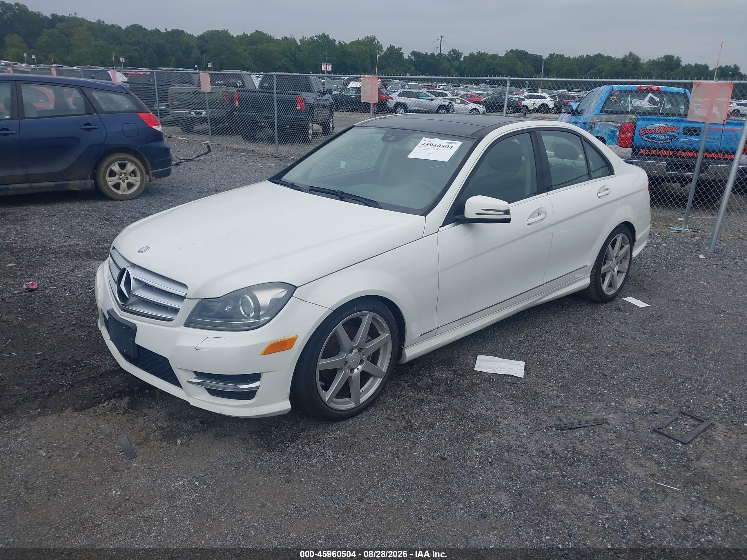 2012 Mercedes-benz C 300 Sport 4matic Белый vin: WDDGF8BB9CR201248