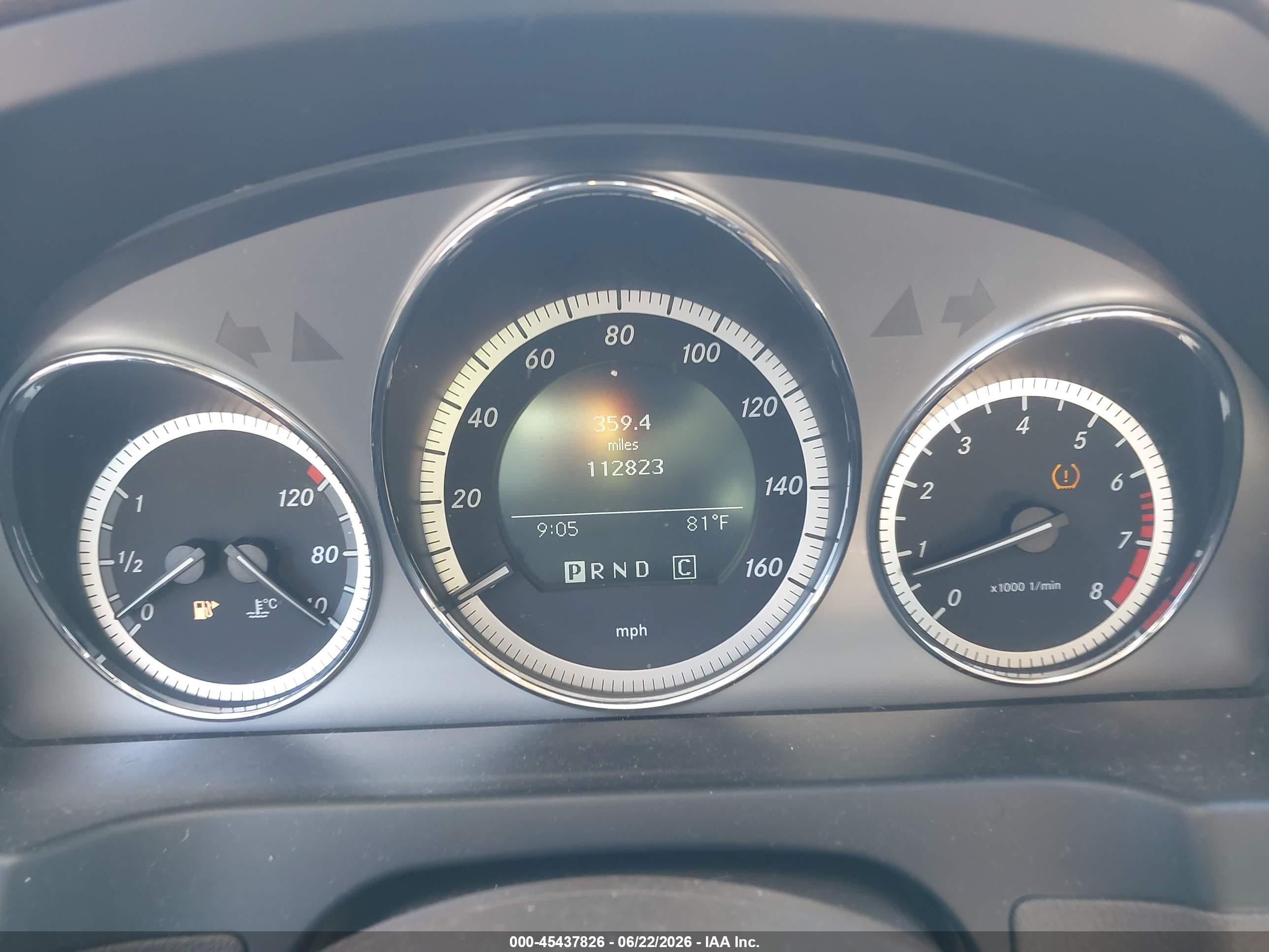 2010 Mercedes-benz C 300   White vin: WDDGF8BBXAA908399