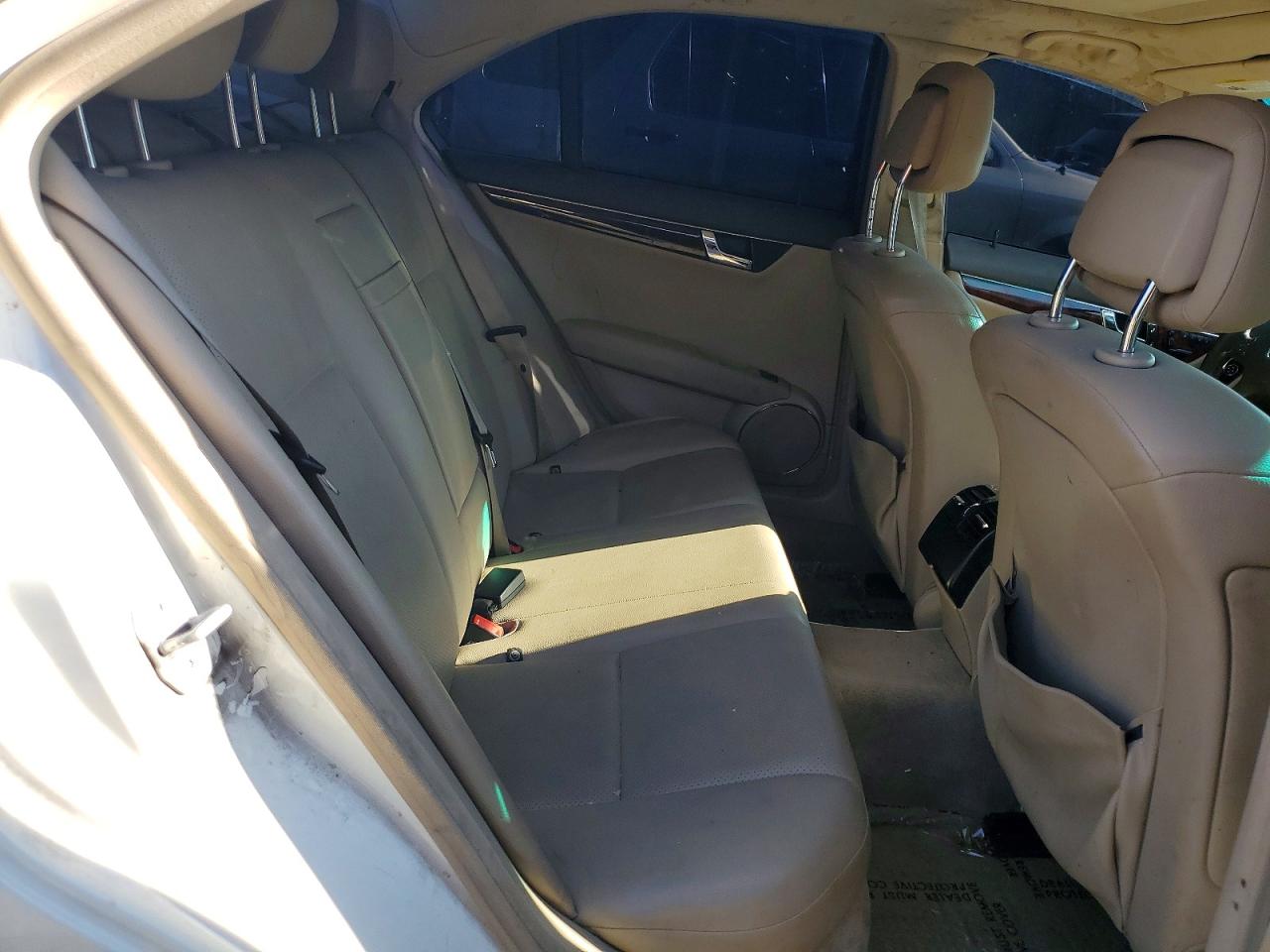 2010 Mercedes-benz C 300 4matic White vin: WDDGF8BBXAF432576