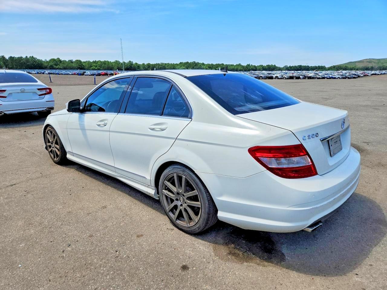 2010 Mercedes-benz C 300 4matic White vin: WDDGF8BBXAF451256