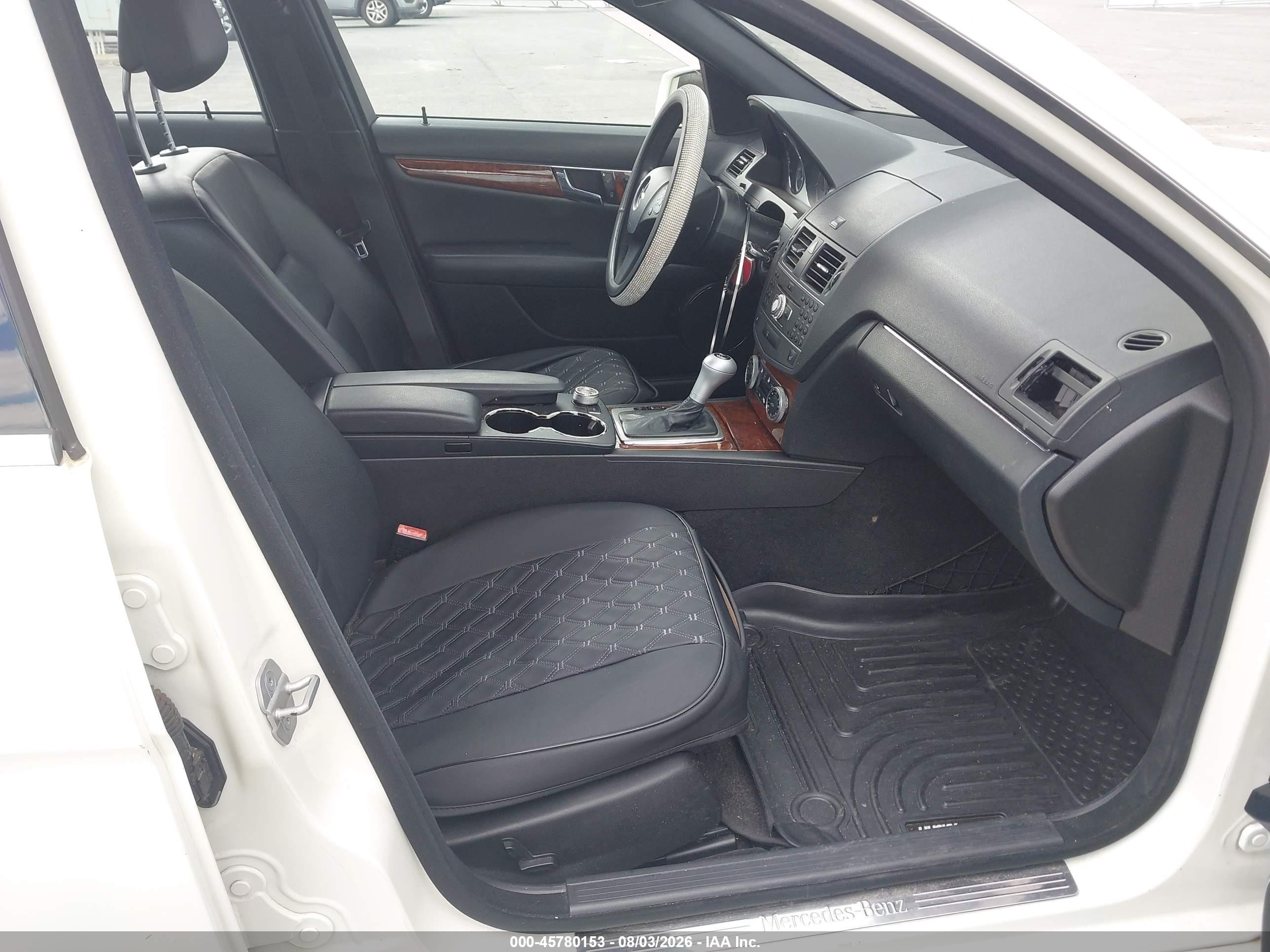 2011 Mercedes-benz C 300 Sport 4matic White vin: WDDGF8BBXBR147683