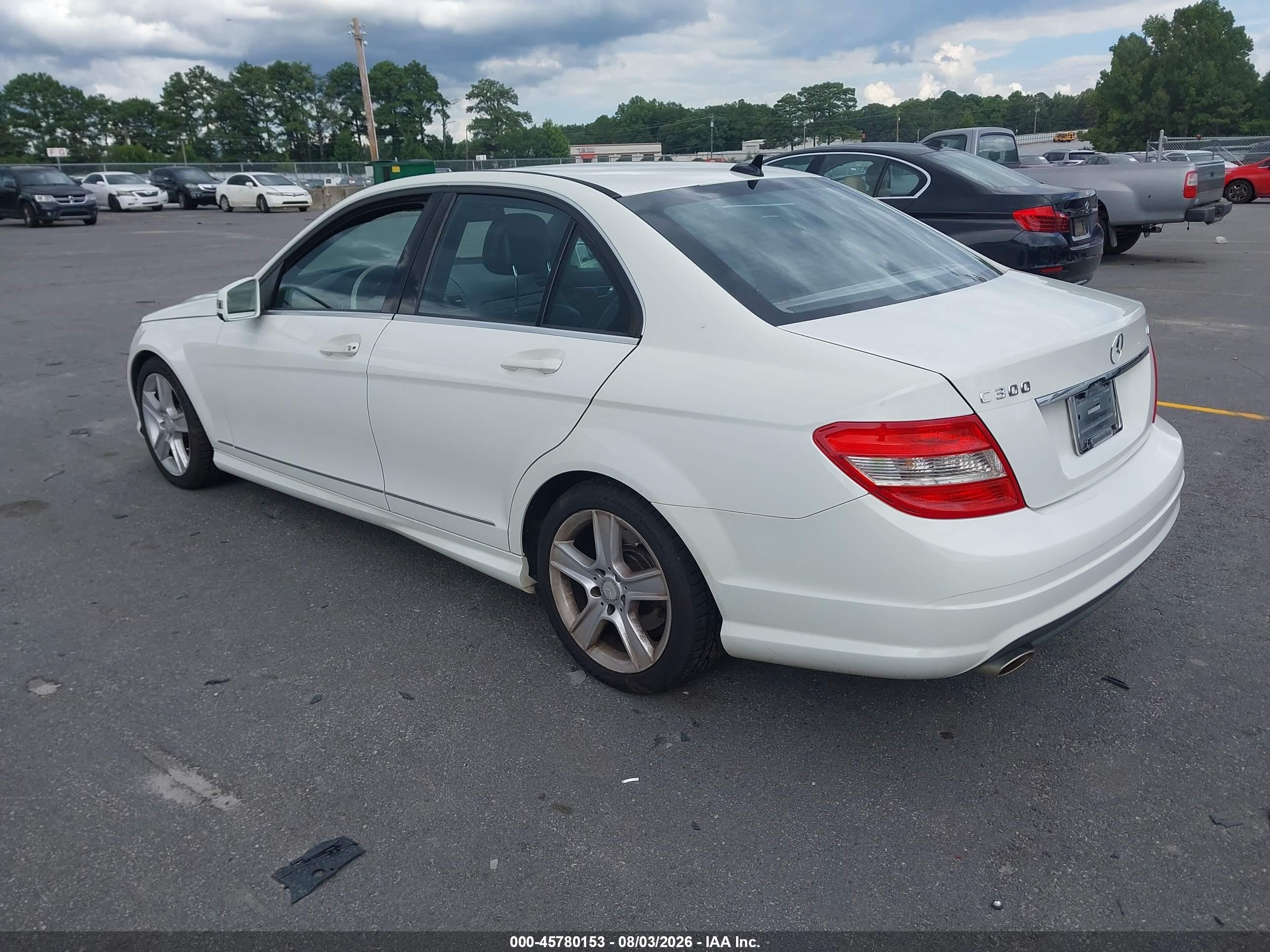 2011 Mercedes-benz C 300 Sport 4matic White vin: WDDGF8BBXBR147683