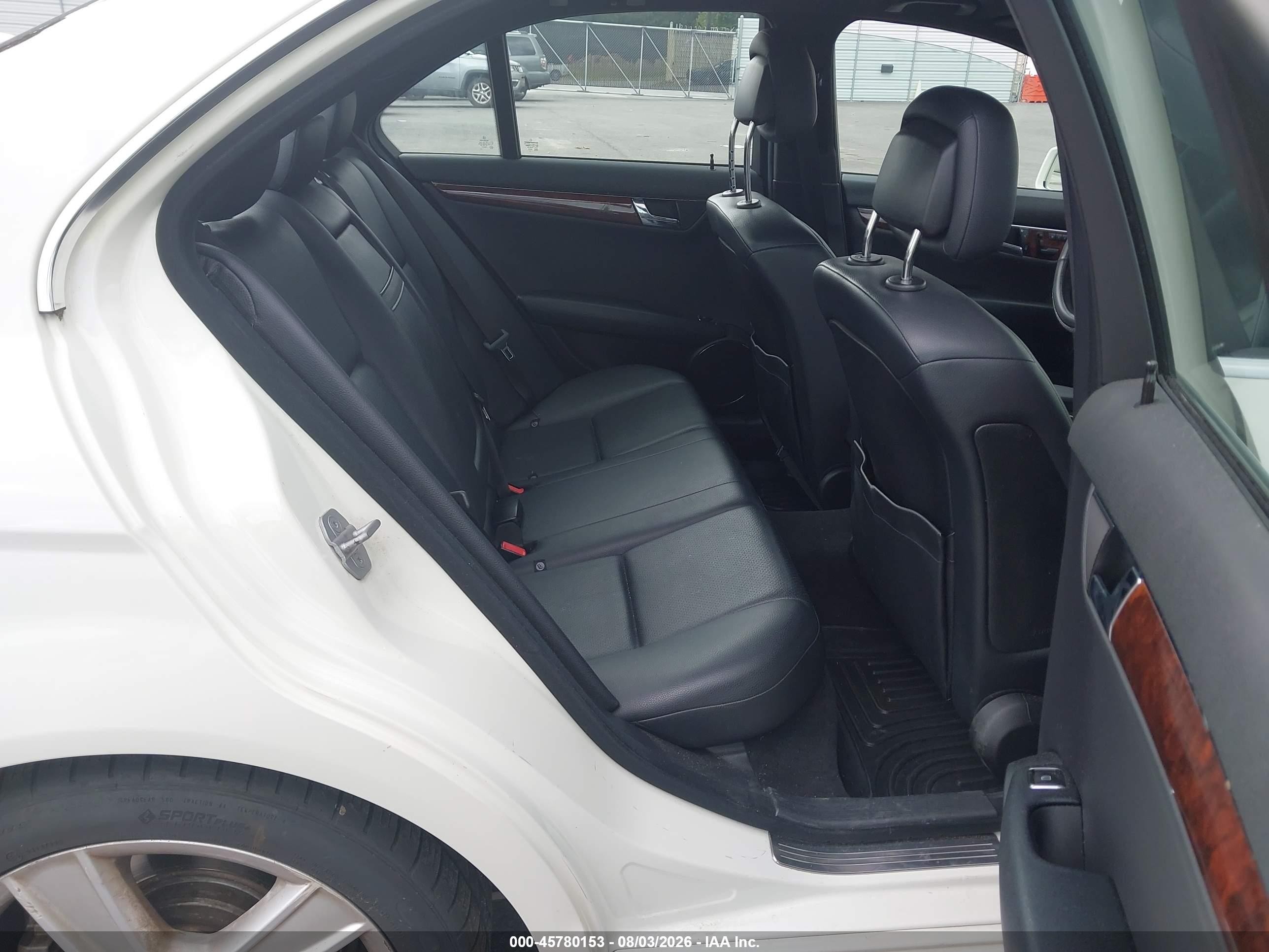 2011 Mercedes-benz C 300 Sport 4matic White vin: WDDGF8BBXBR147683