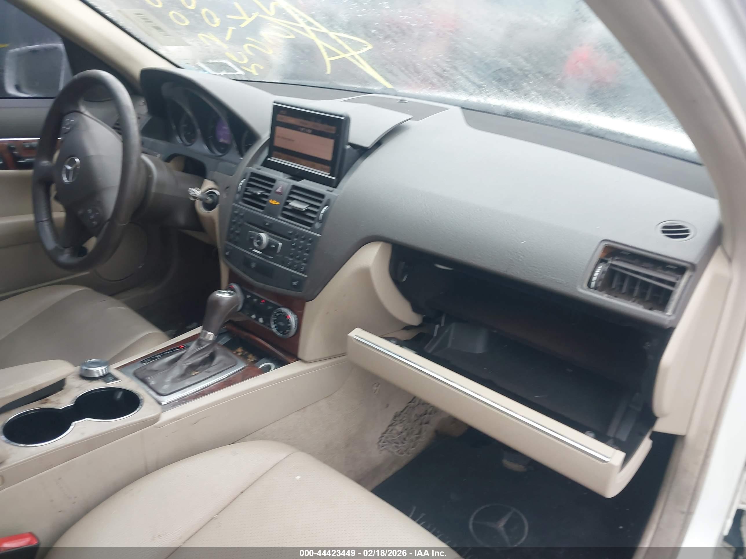 2011 Mercedes-benz C 300 Luxury 4matic/sport 4matic Белый vin: WDDGF8BBXBR180490