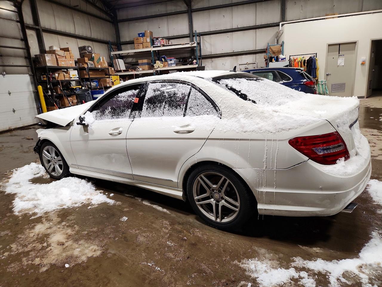 2012 Mercedes-benz C 300 4matic White vin: WDDGF8BBXCA676552