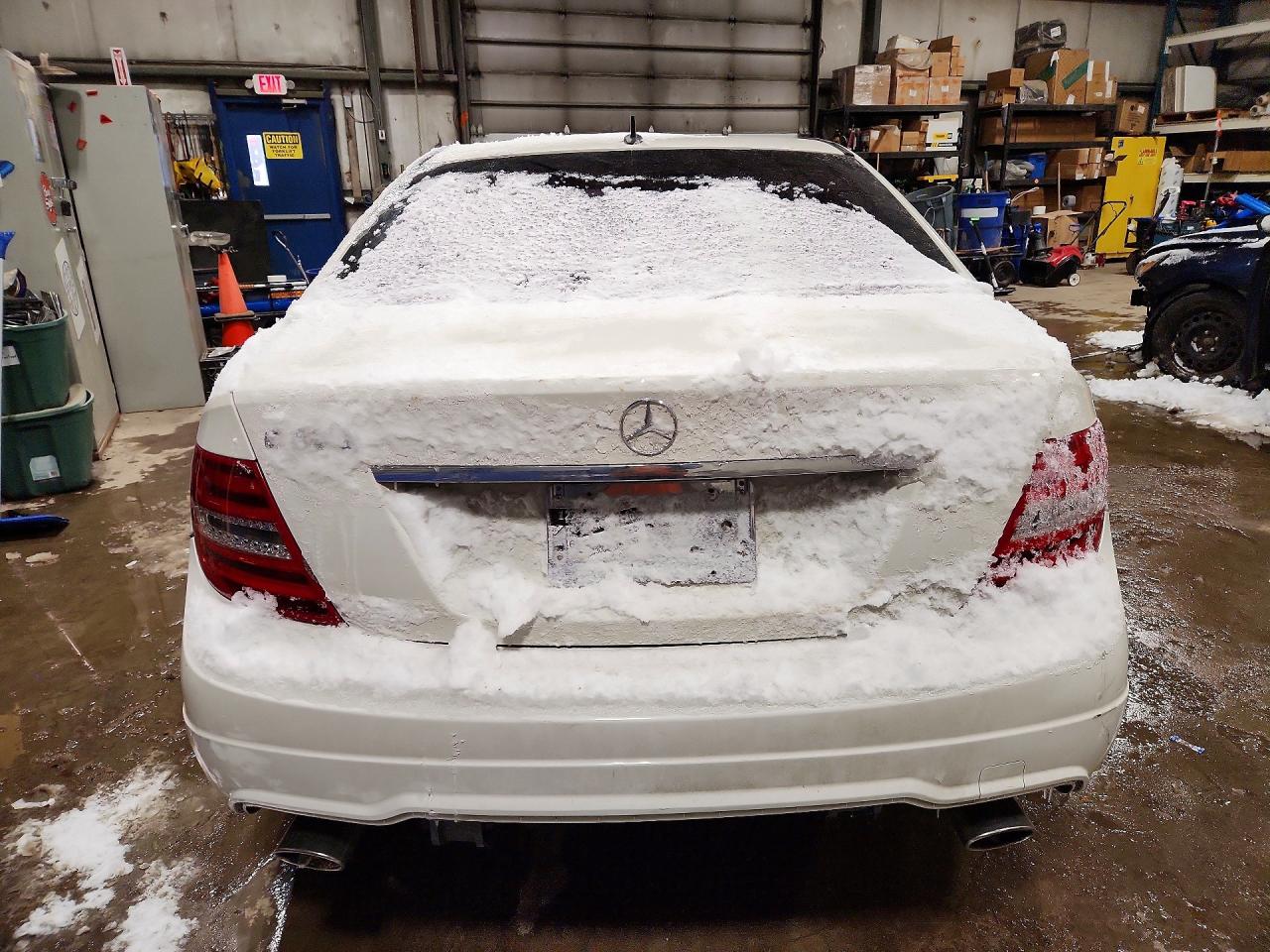 2012 Mercedes-benz C 300 4matic White vin: WDDGF8BBXCA676552