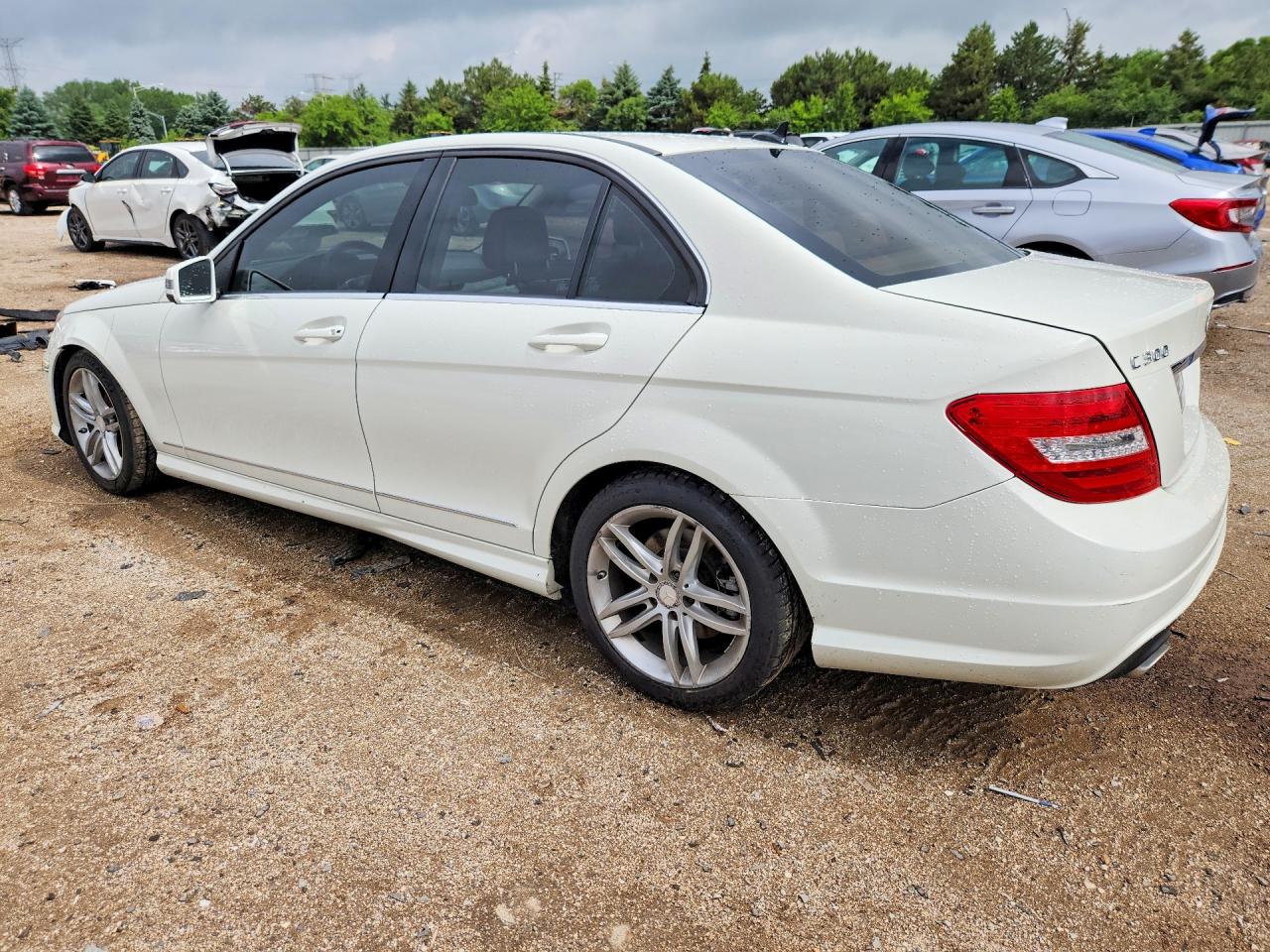 2012 Mercedes-benz C 300 4matic White vin: WDDGF8BBXCA689138