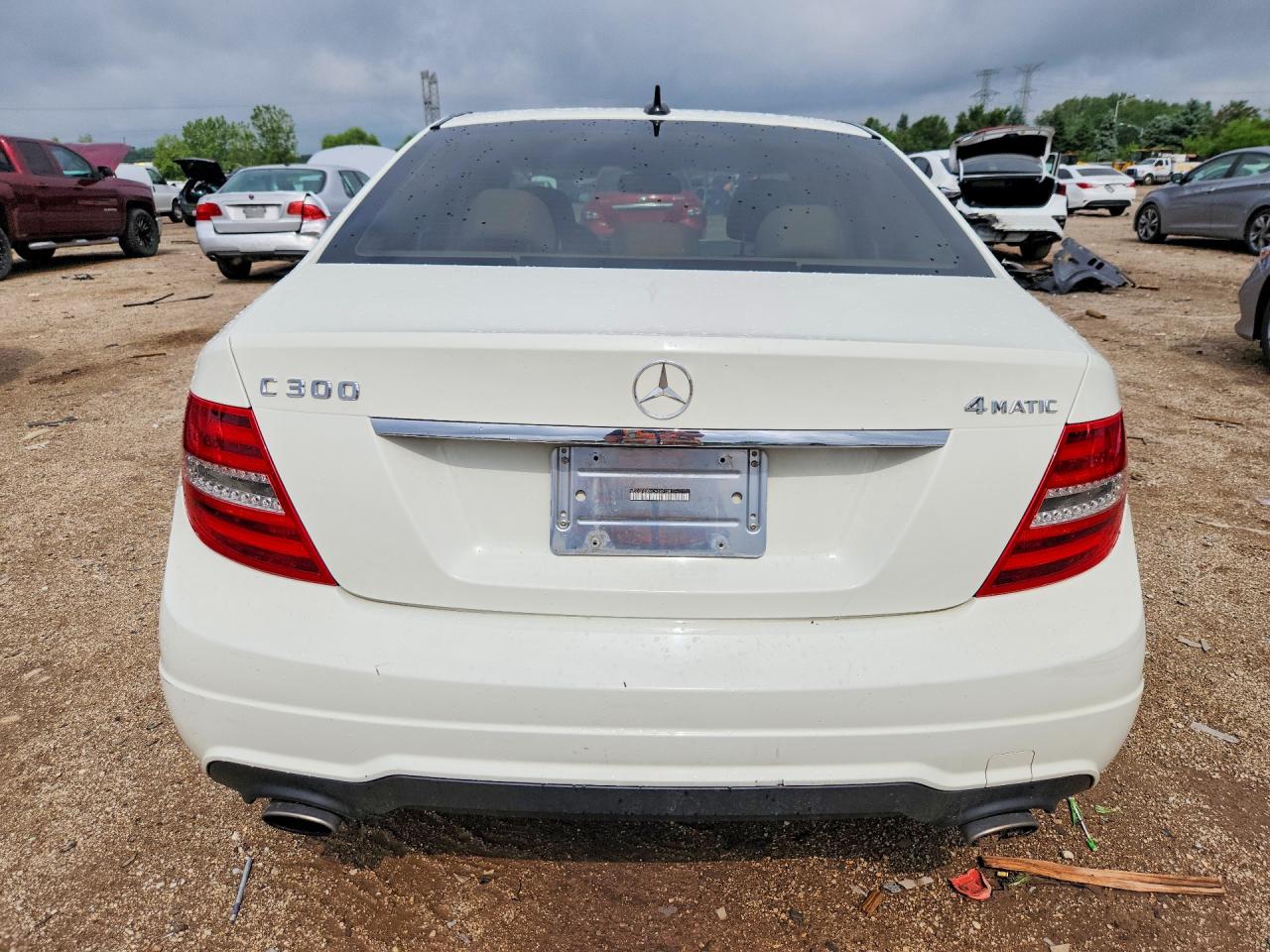 2012 Mercedes-benz C 300 4matic White vin: WDDGF8BBXCA689138