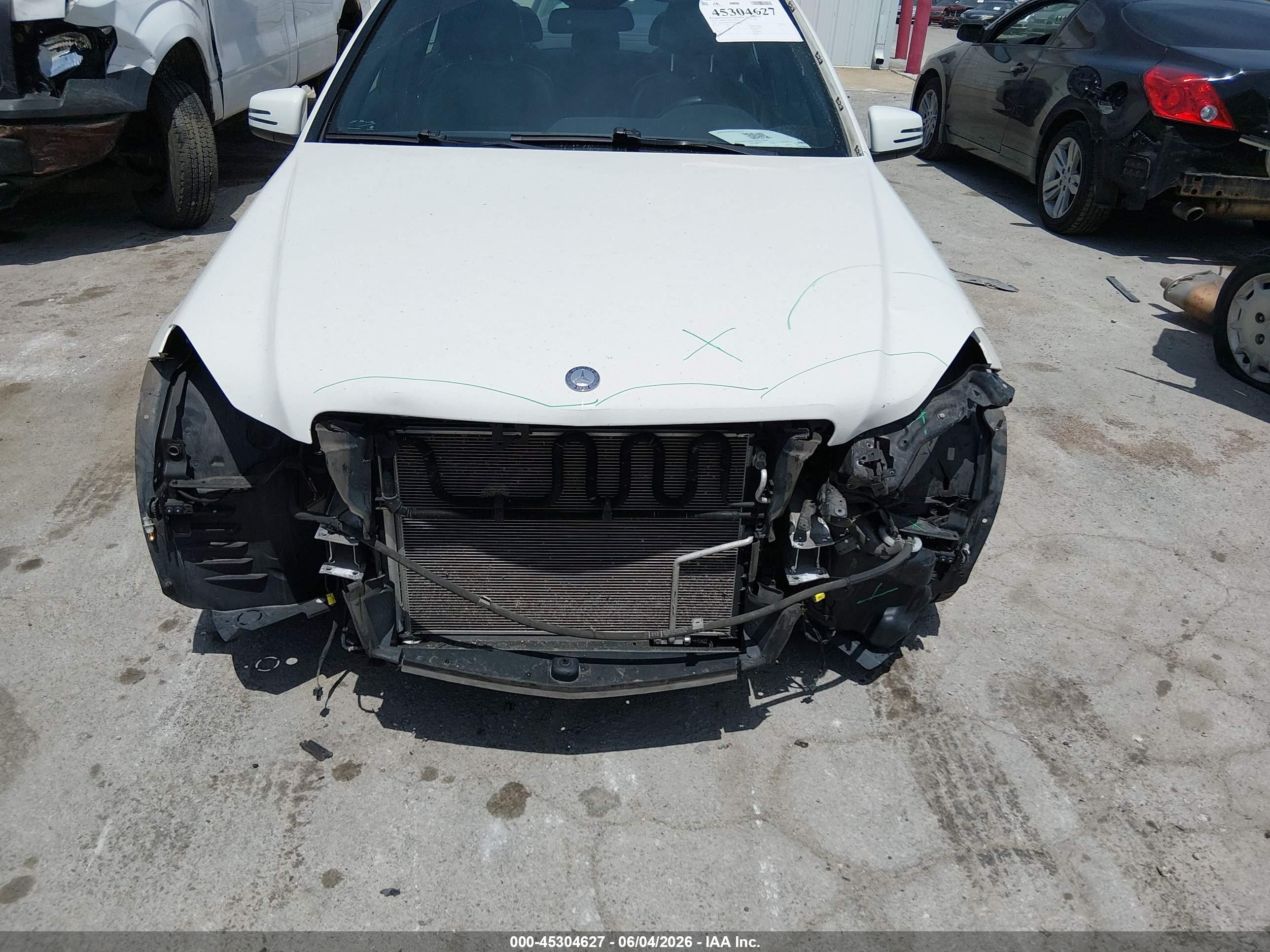 2012 Mercedes-benz C 300 Sport 4matic White vin: WDDGF8BBXCA695473