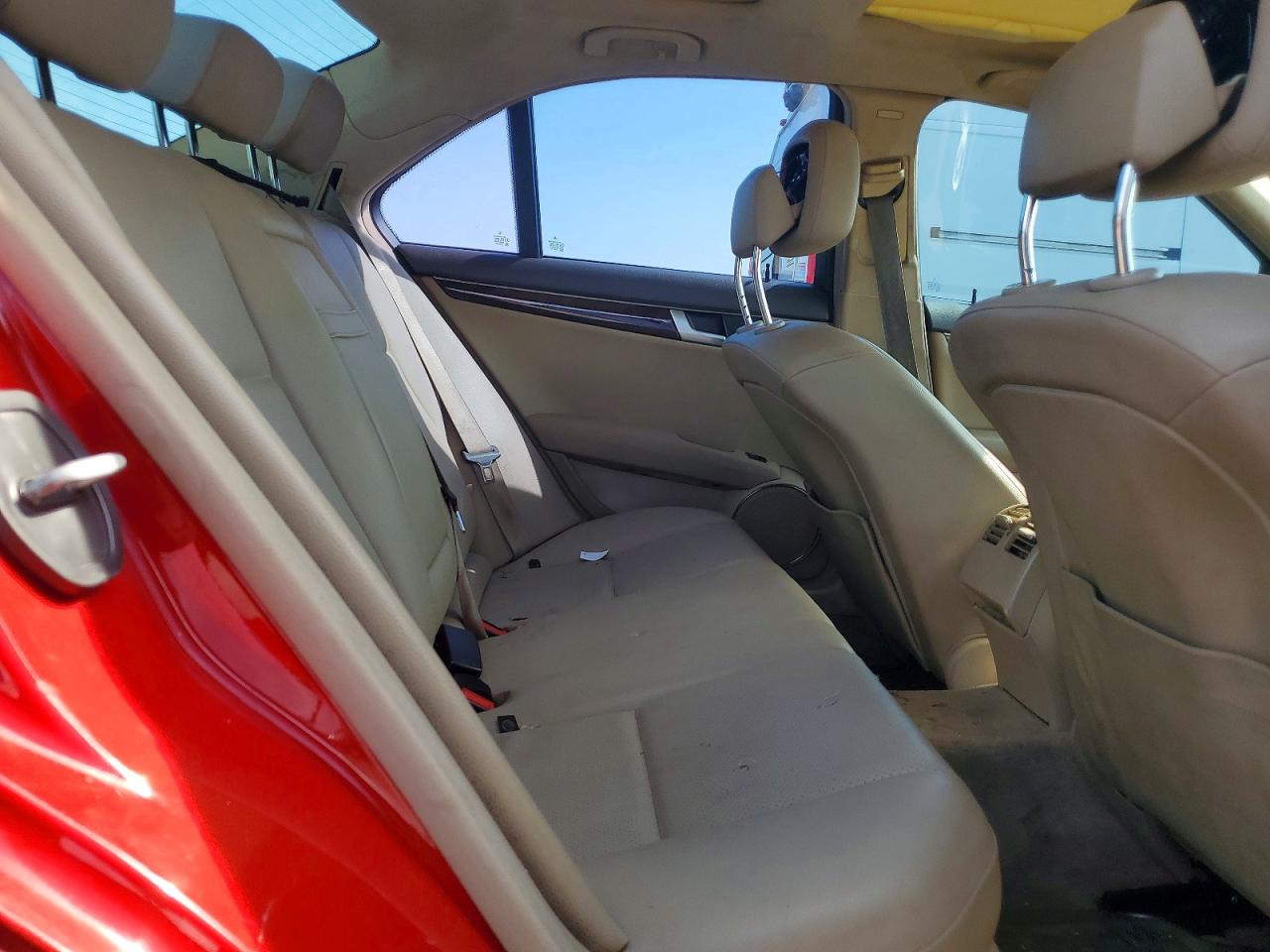 2012 Mercedes-benz C 300 4matic Red vin: WDDGF8BBXCF862563