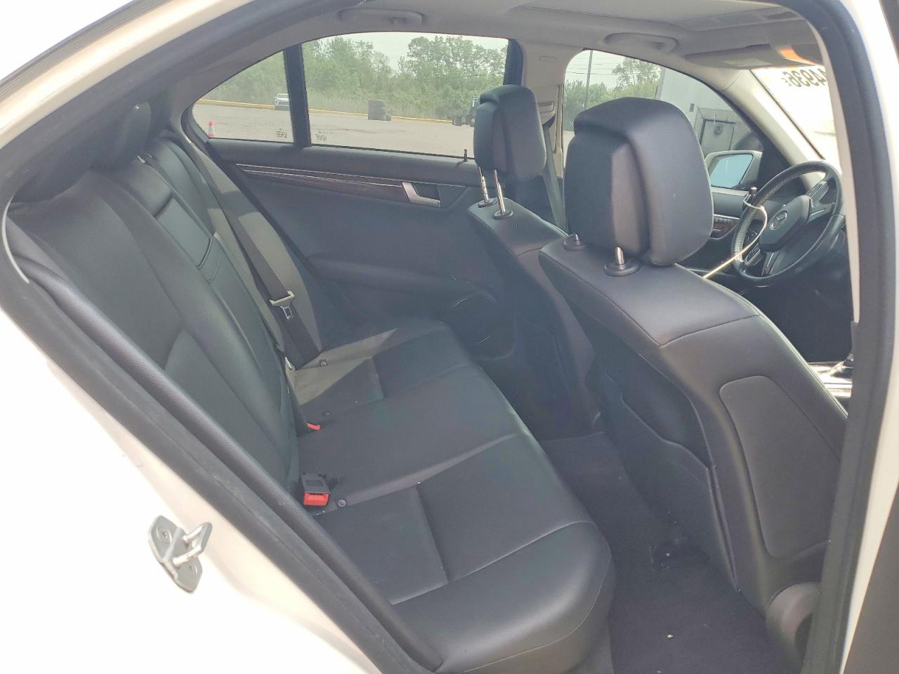 2012 Mercedes-benz C 300 4matic White vin: WDDGF8BBXCF916654
