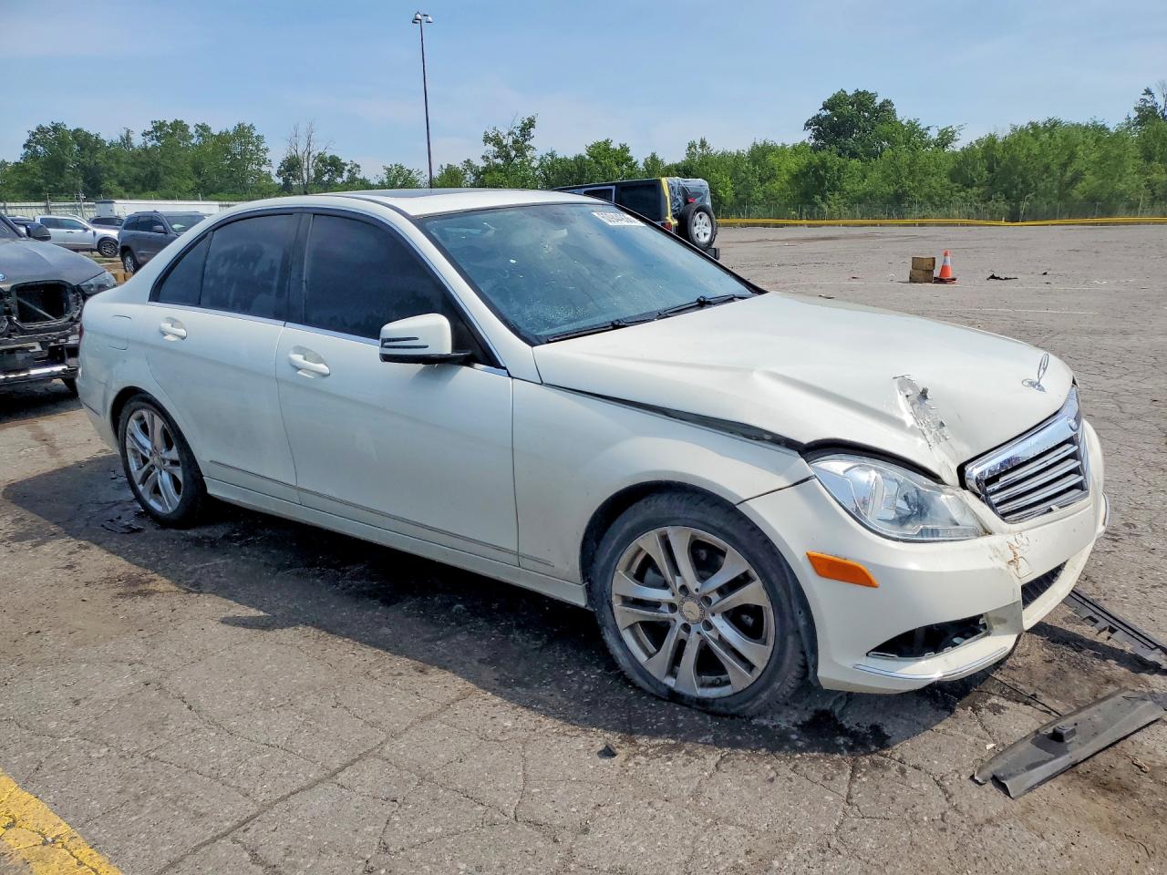 2012 Mercedes-benz C 300 4matic White vin: WDDGF8BBXCF916654