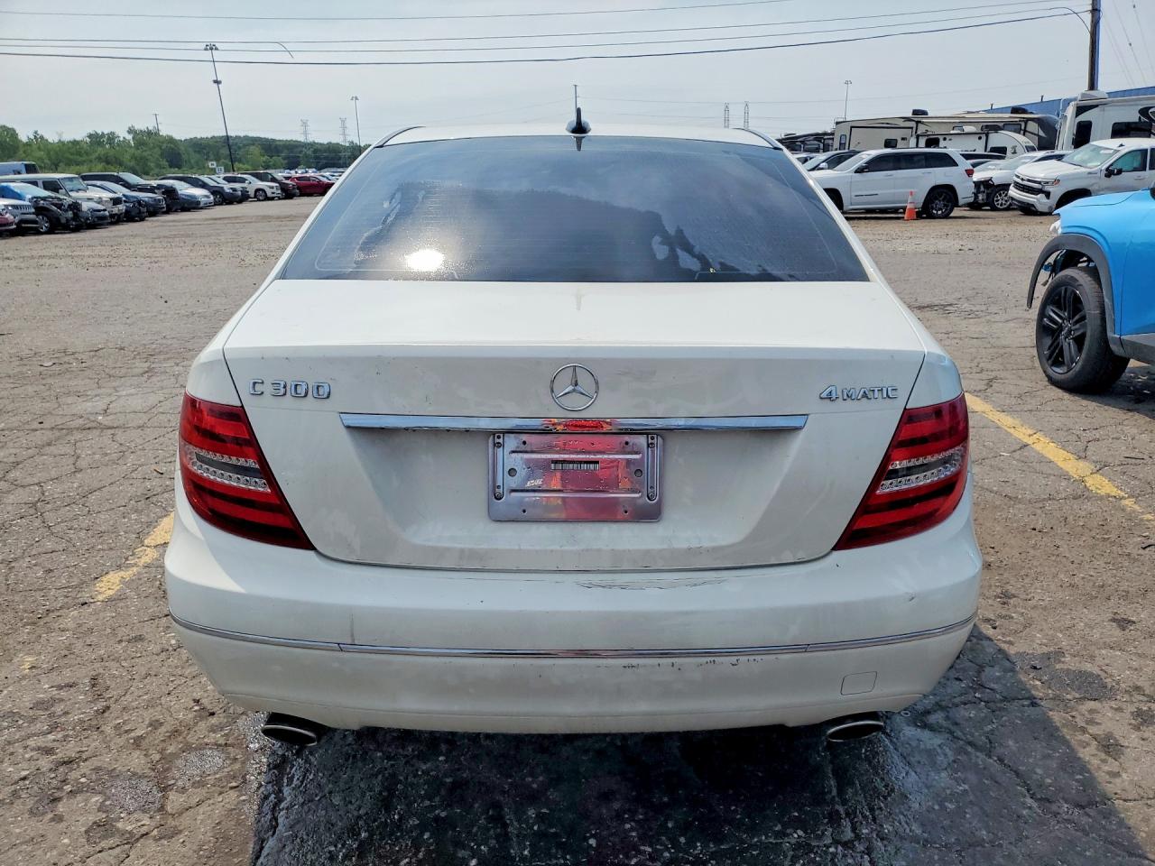 2012 Mercedes-benz C 300 4matic White vin: WDDGF8BBXCF916654