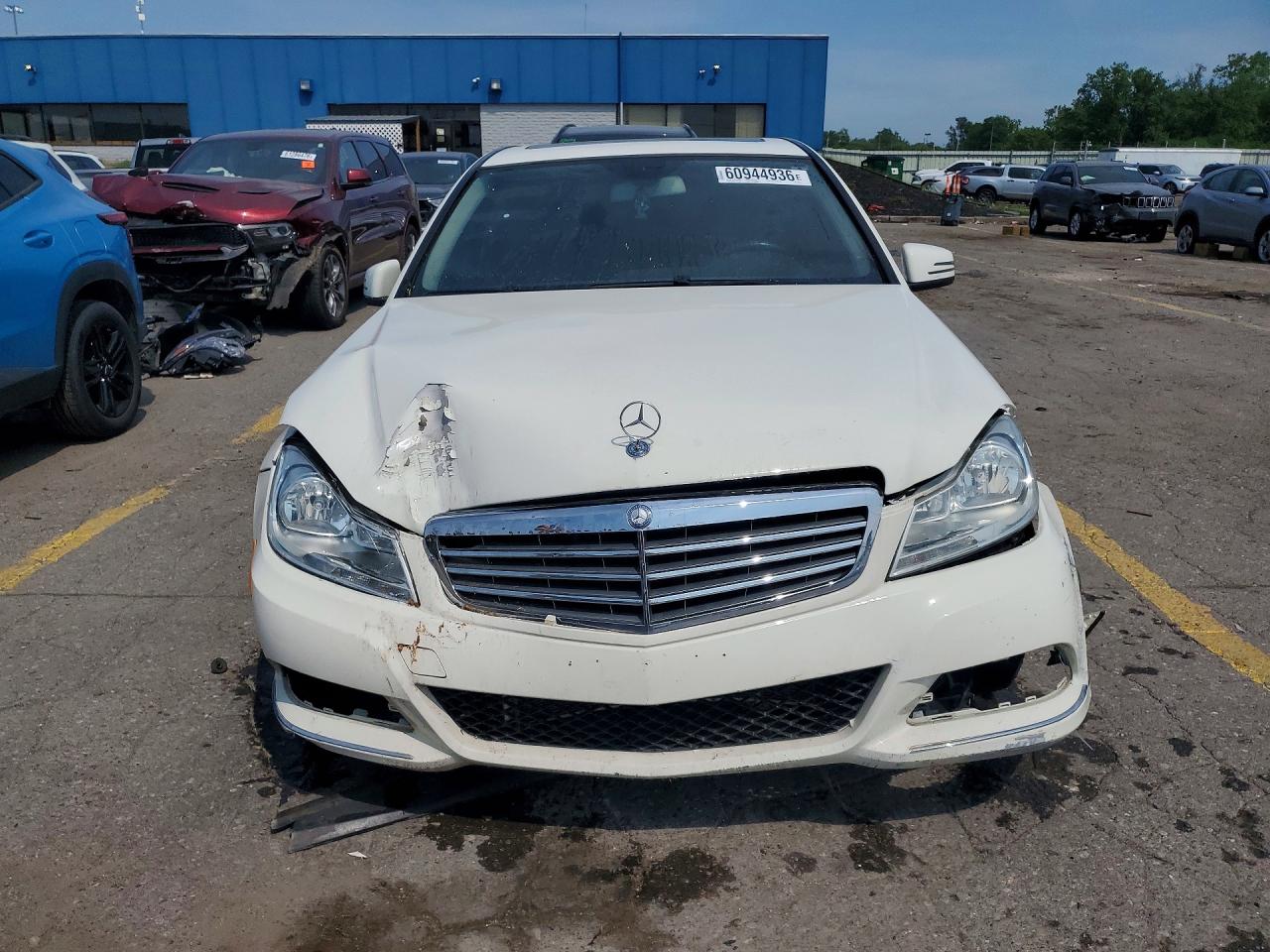 2012 Mercedes-benz C 300 4matic White vin: WDDGF8BBXCF916654
