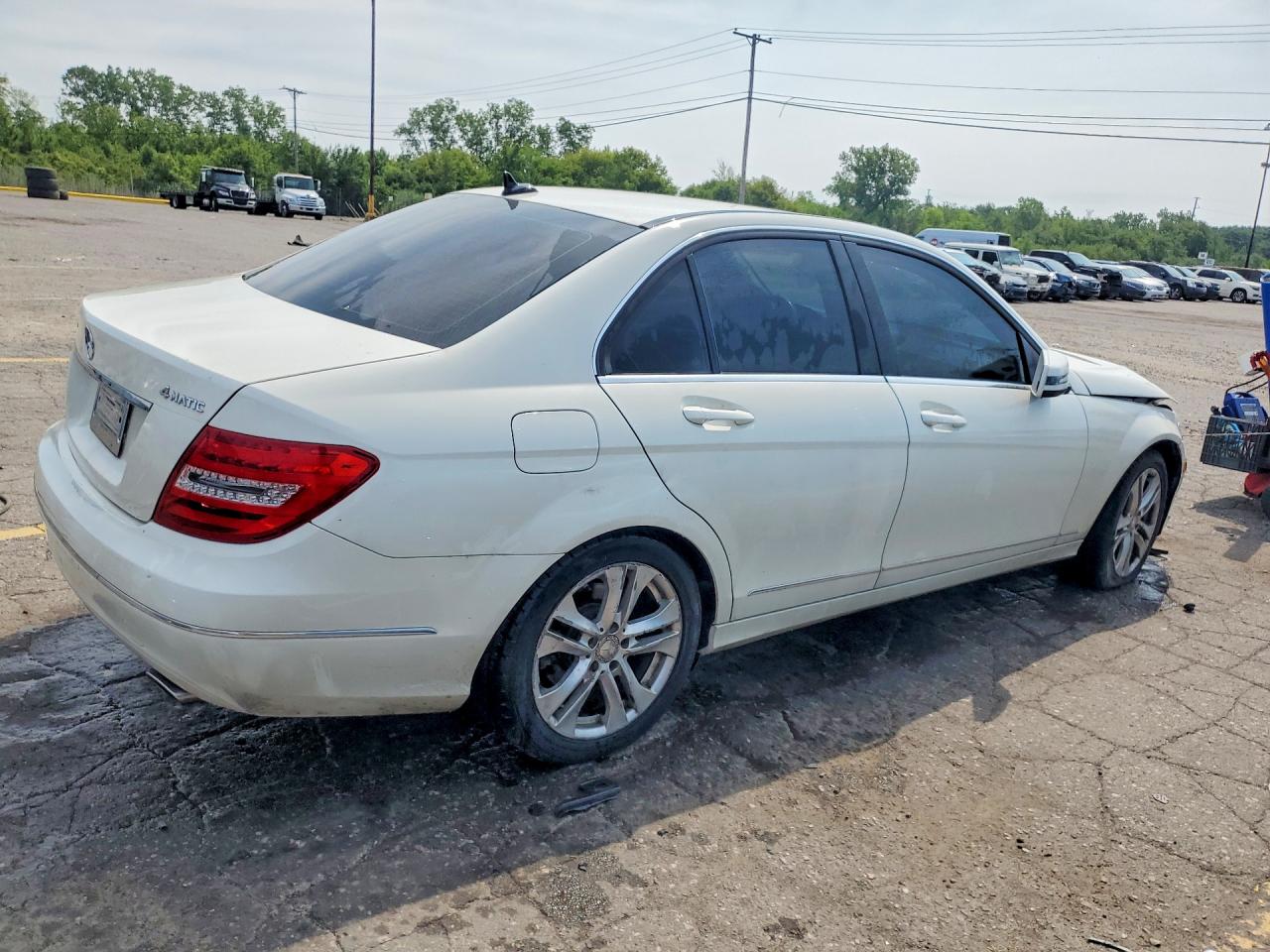 2012 Mercedes-benz C 300 4matic White vin: WDDGF8BBXCF916654