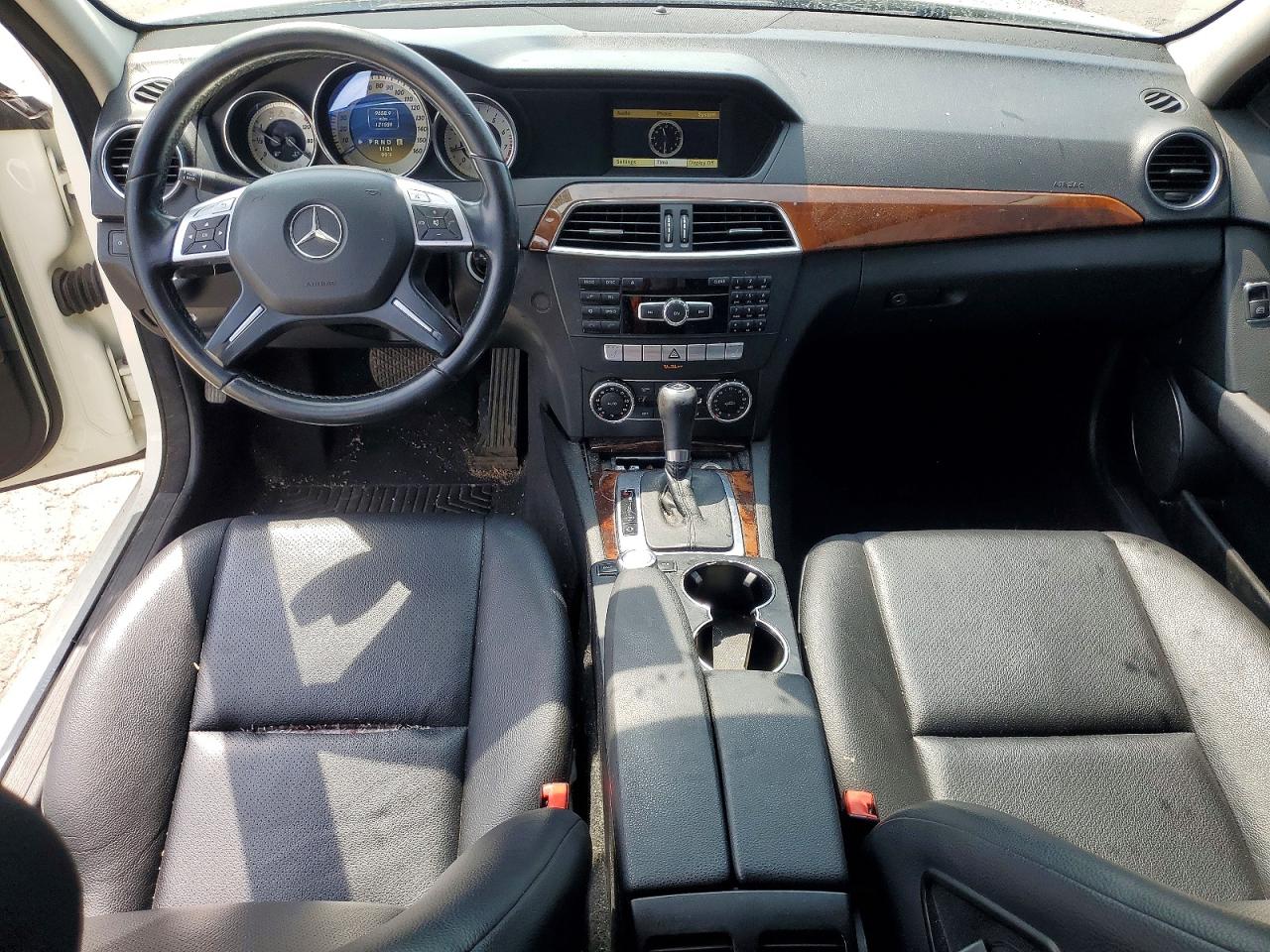 2012 Mercedes-benz C 300 4matic White vin: WDDGF8BBXCF916654