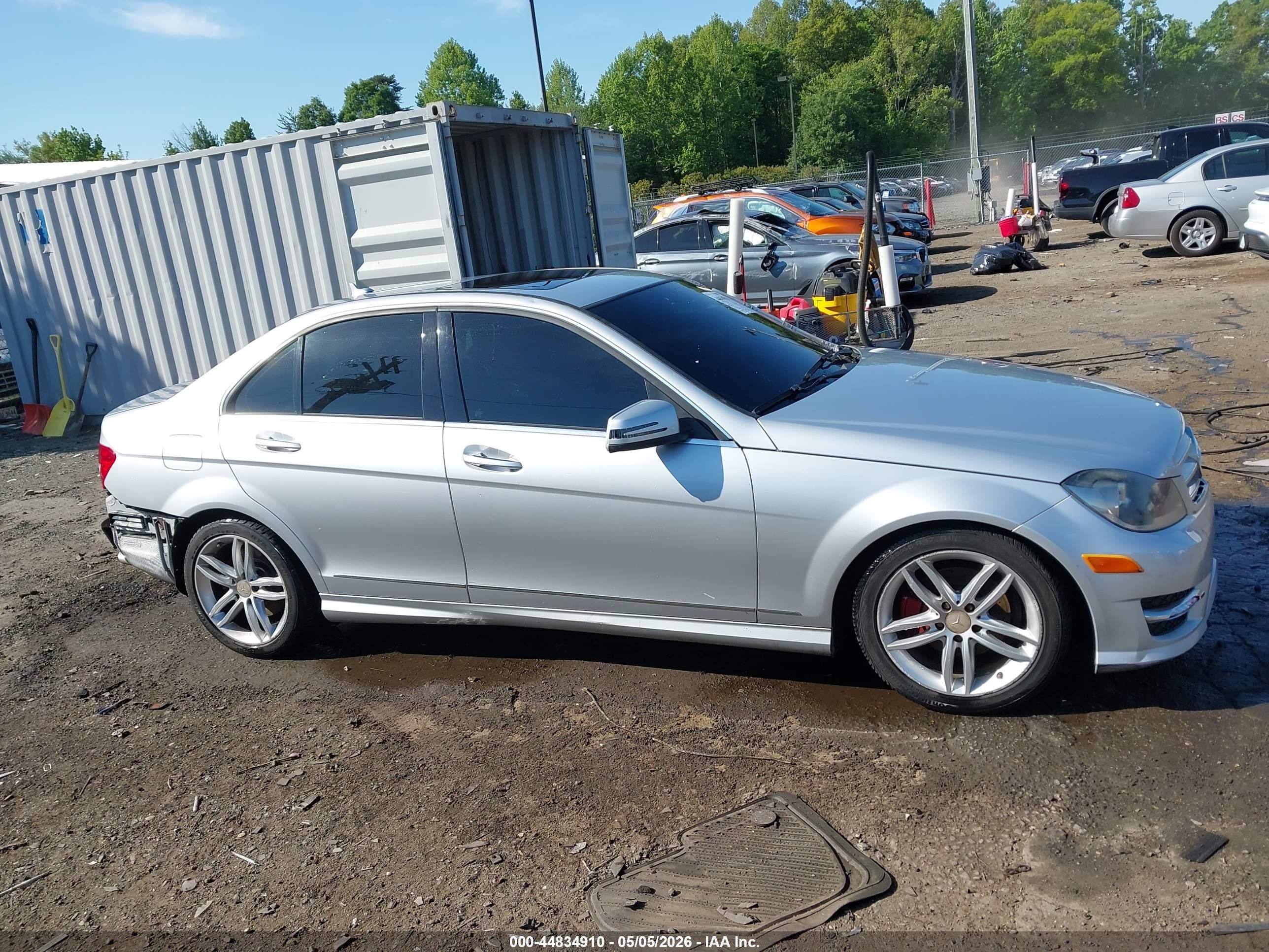 2012 Mercedes-benz C 300 Sport 4matic Silver vin: WDDGF8BBXCR200576