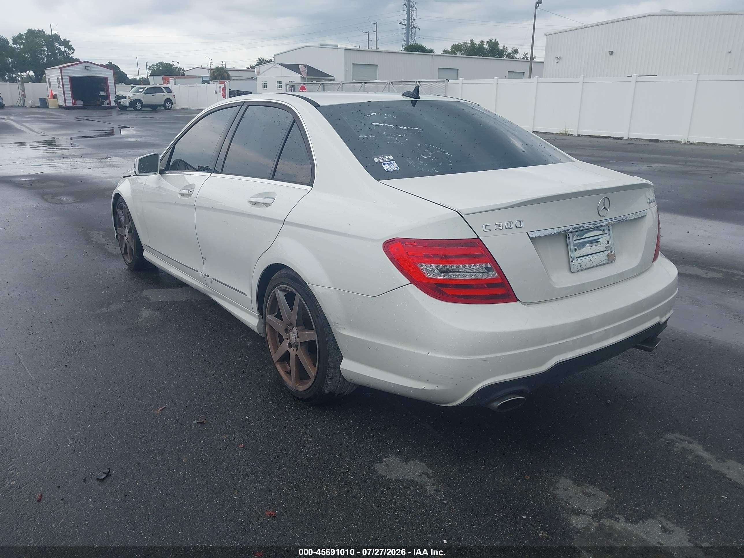 2012 Mercedes-benz C 300 Sport 4matic Белый vin: WDDGF8BBXCR201775