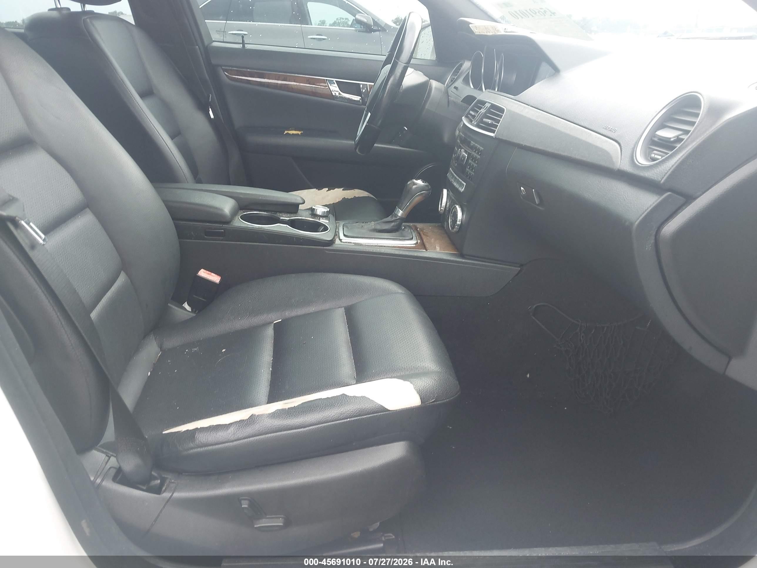 2012 Mercedes-benz C 300 Sport 4matic Белый vin: WDDGF8BBXCR201775