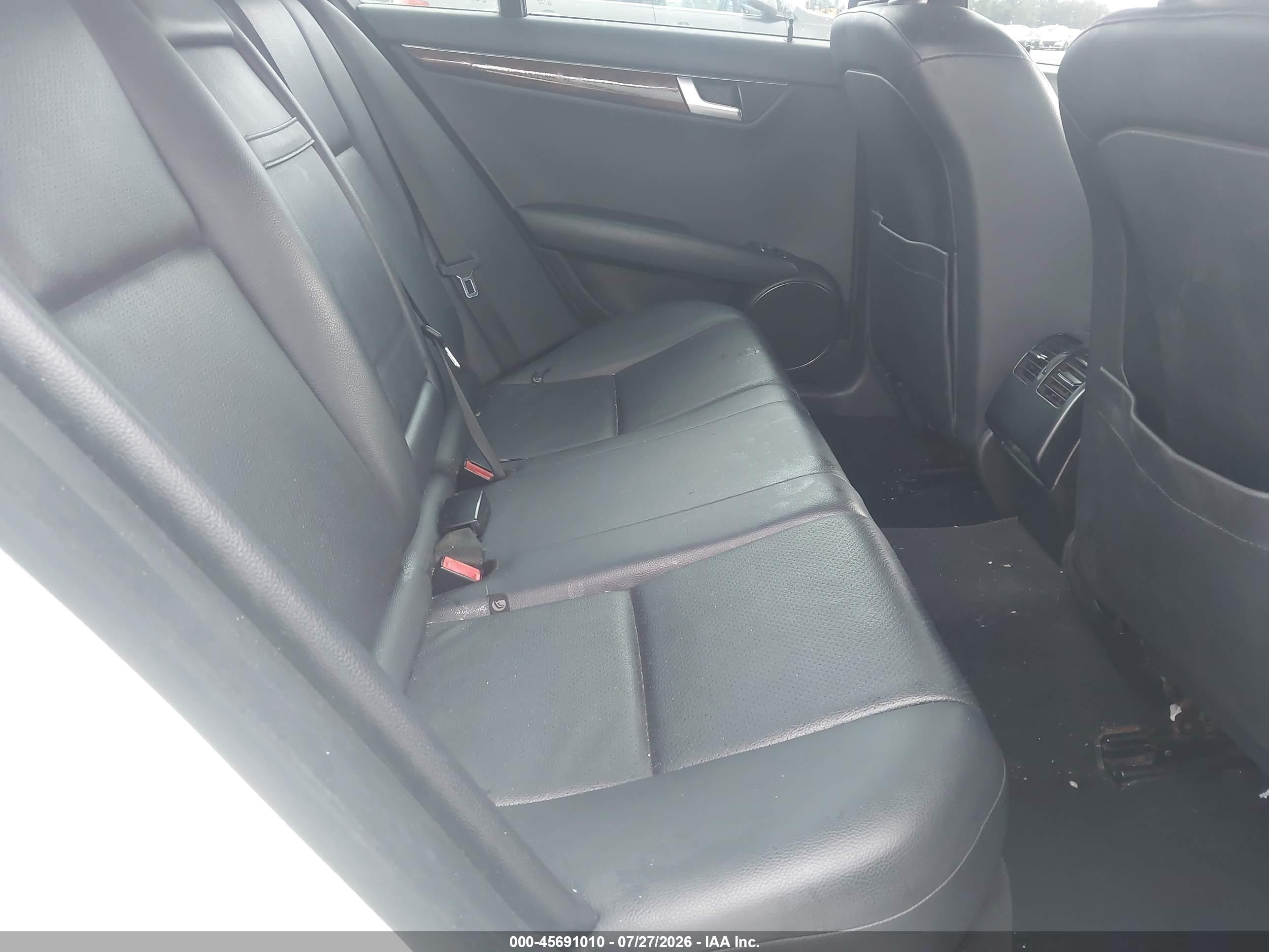 2012 Mercedes-benz C 300 Sport 4matic Белый vin: WDDGF8BBXCR201775
