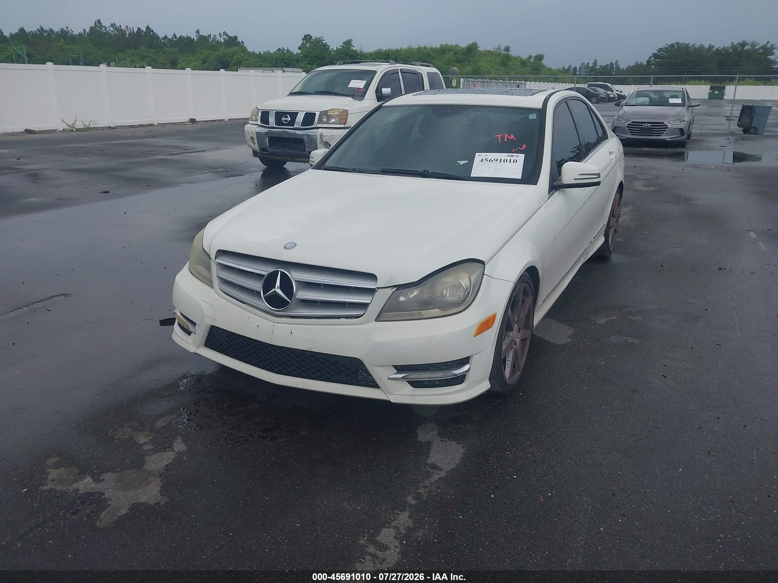 2012 Mercedes-benz C 300 Sport 4matic Белый vin: WDDGF8BBXCR201775
