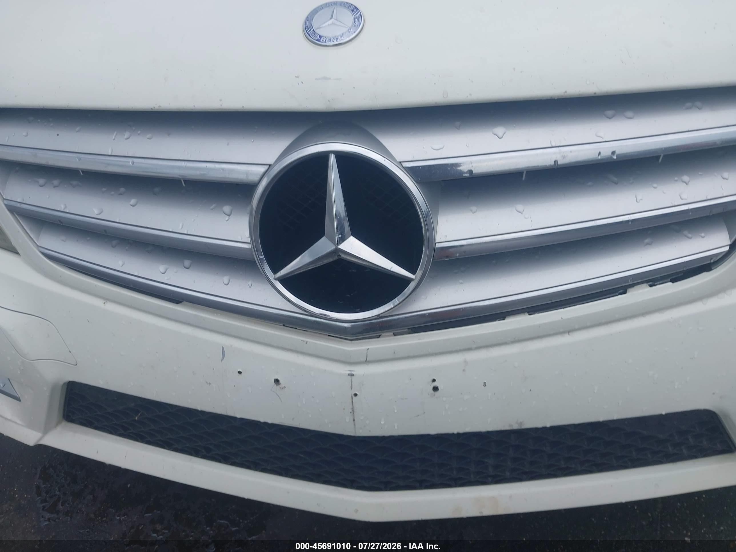 2012 Mercedes-benz C 300 Sport 4matic Белый vin: WDDGF8BBXCR201775