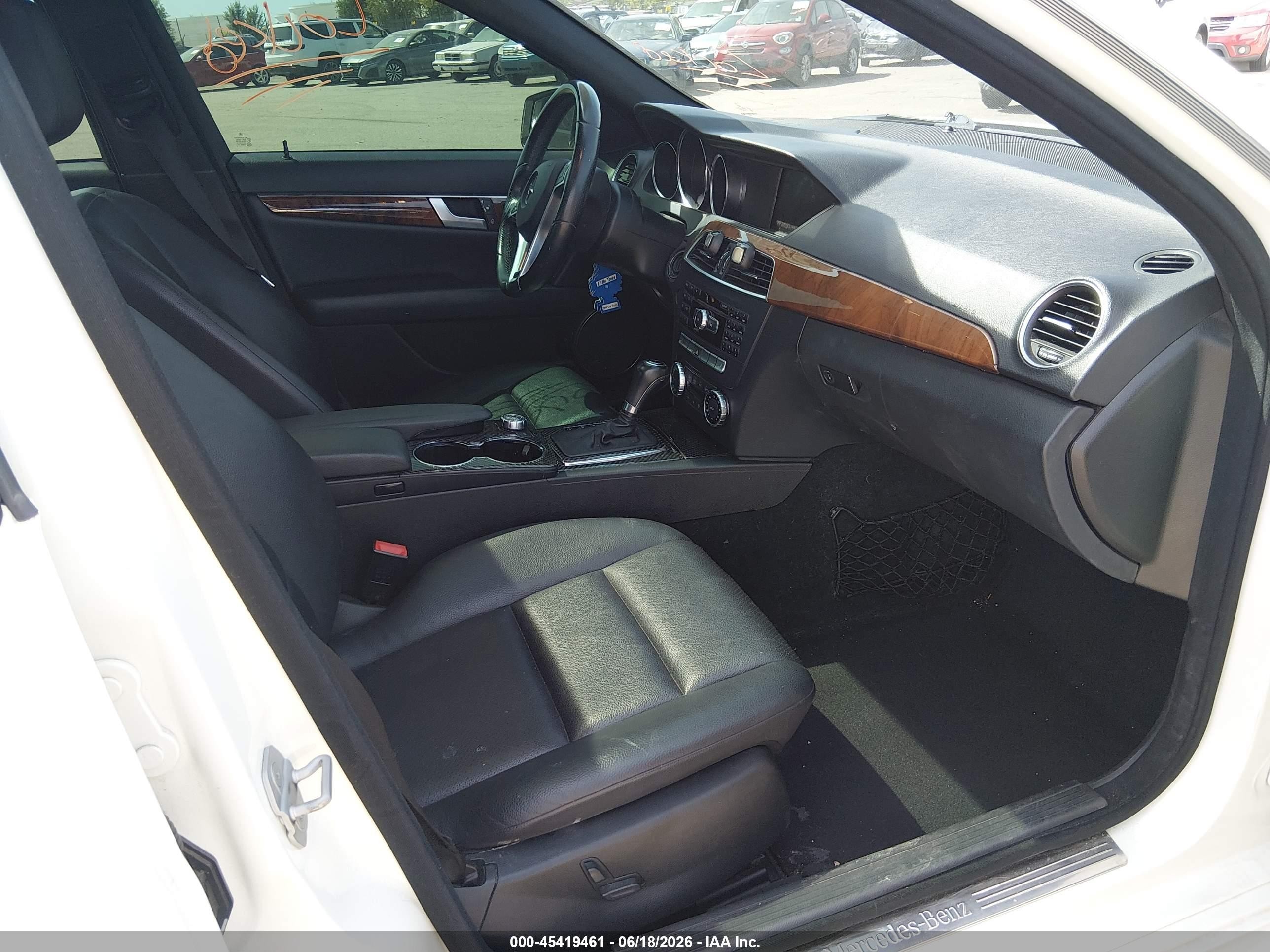 2012 Mercedes-benz C 300 Sport 4matic White vin: WDDGF8BBXCR230189