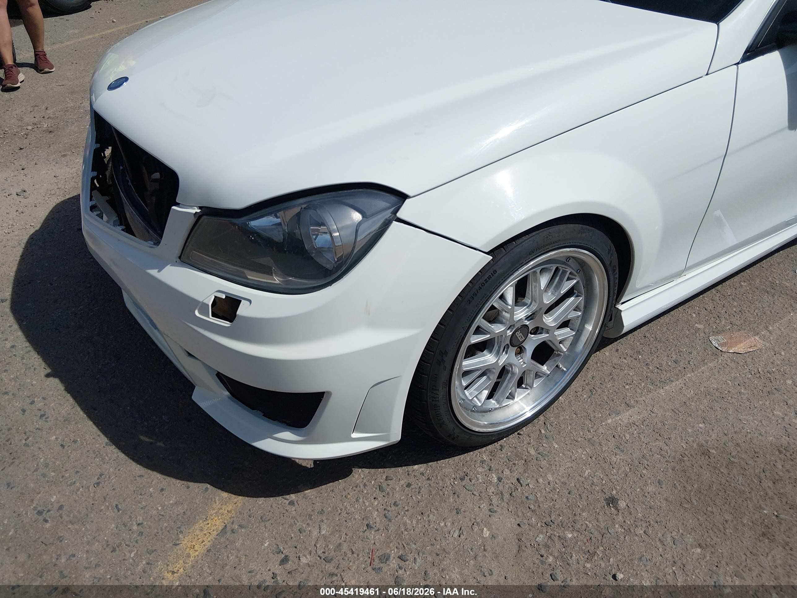 2012 Mercedes-benz C 300 Sport 4matic White vin: WDDGF8BBXCR230189