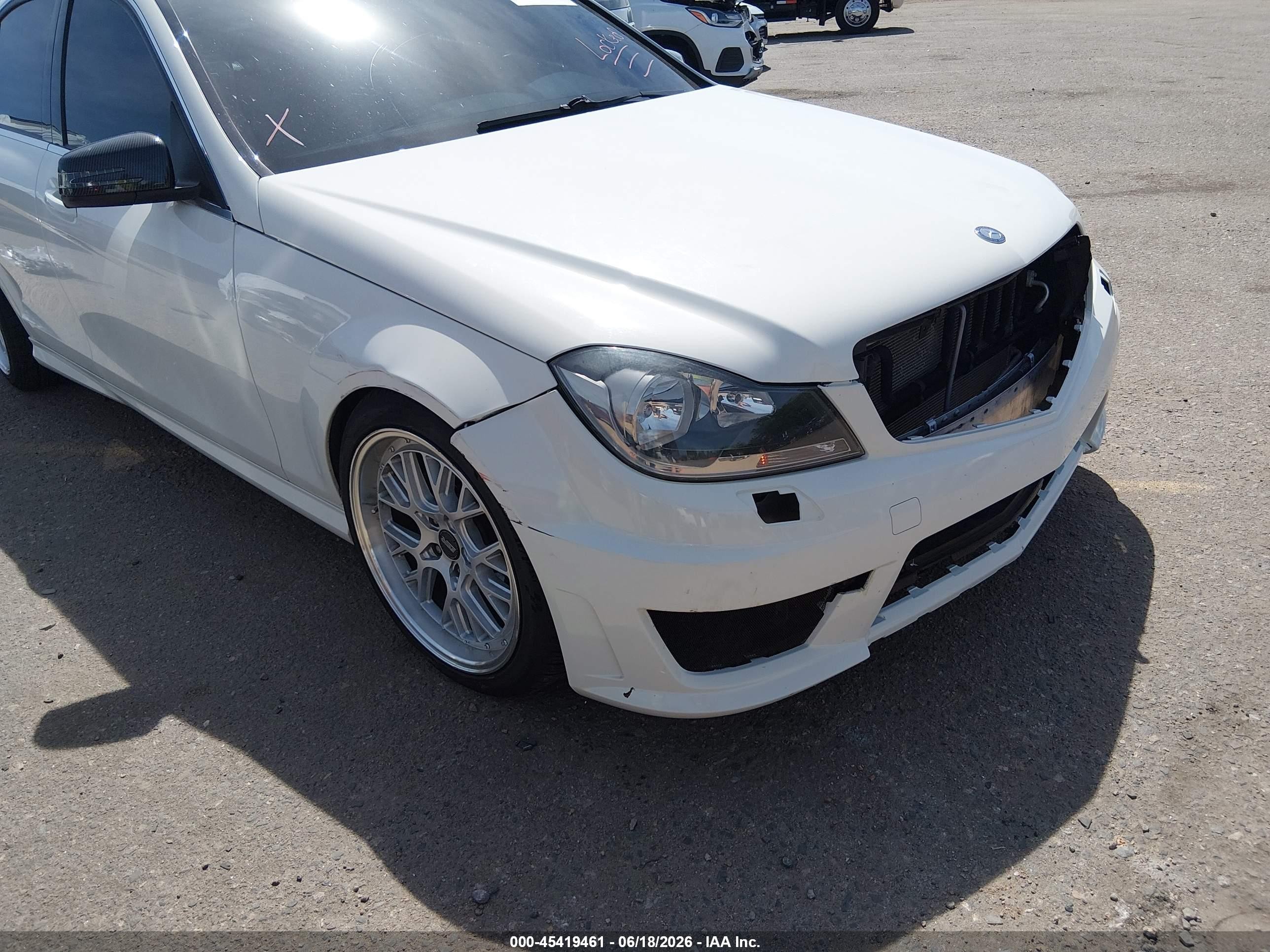 2012 Mercedes-benz C 300 Sport 4matic White vin: WDDGF8BBXCR230189