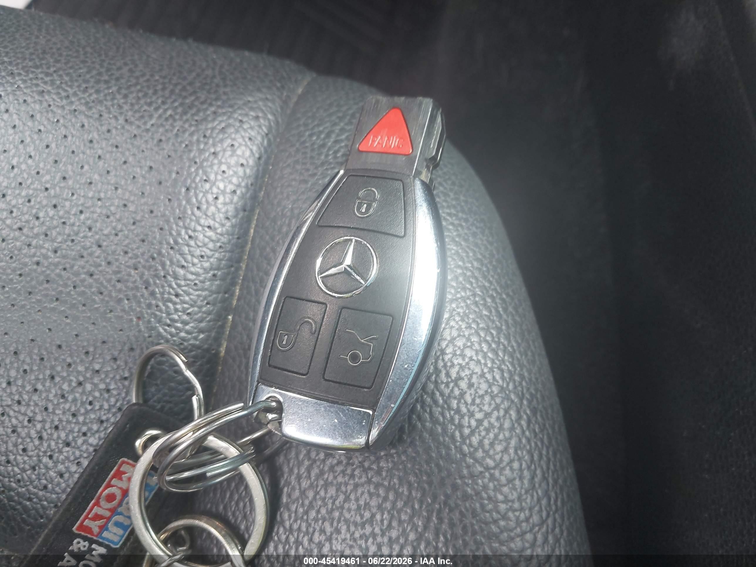 2012 Mercedes-benz C 300 Sport 4matic White vin: WDDGF8BBXCR230189
