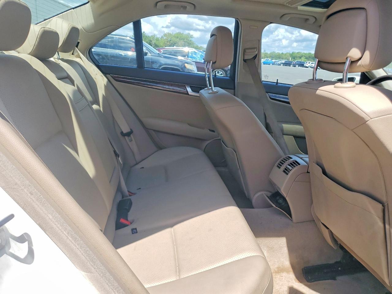 2012 Mercedes-benz C 300 4matic White vin: WDDGF8BBXCR239684
