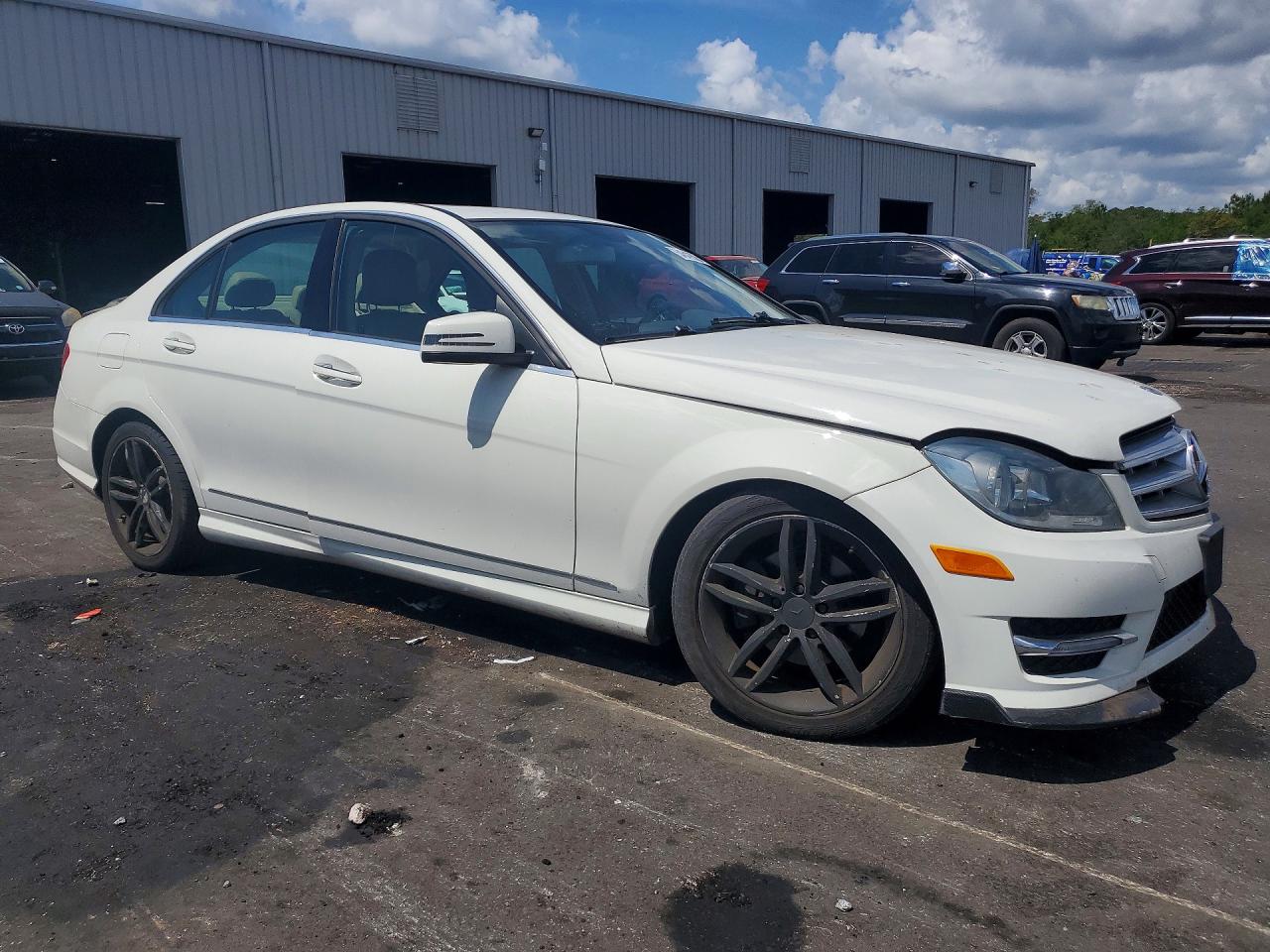 2012 Mercedes-benz C 300 4matic White vin: WDDGF8BBXCR239684