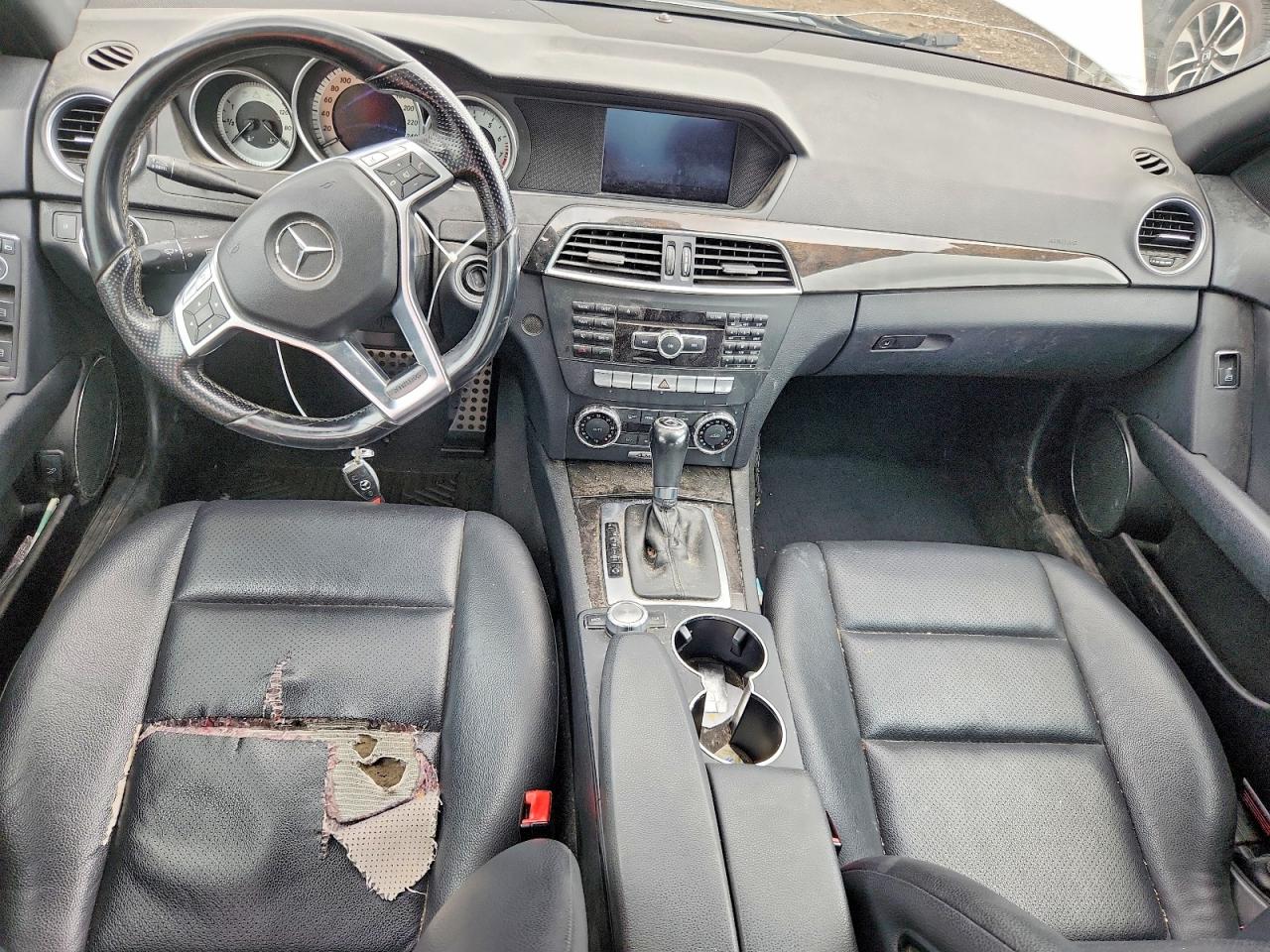 2012 Mercedes-benz C 250 4matic White vin: WDDGF8FB1CA633826
