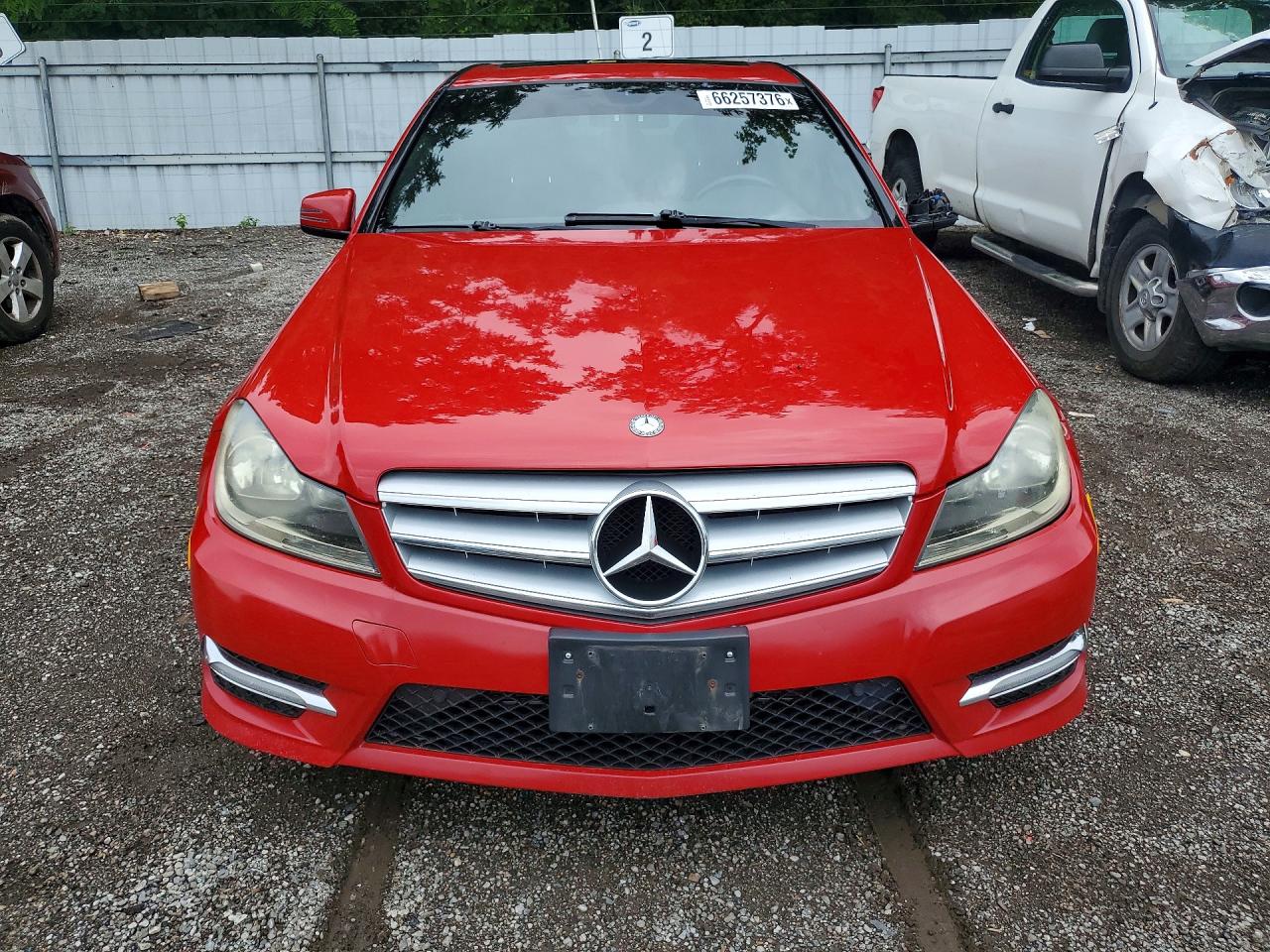 2012 Mercedes-benz C 250 4matic Красный vin: WDDGF8FB7CA688717