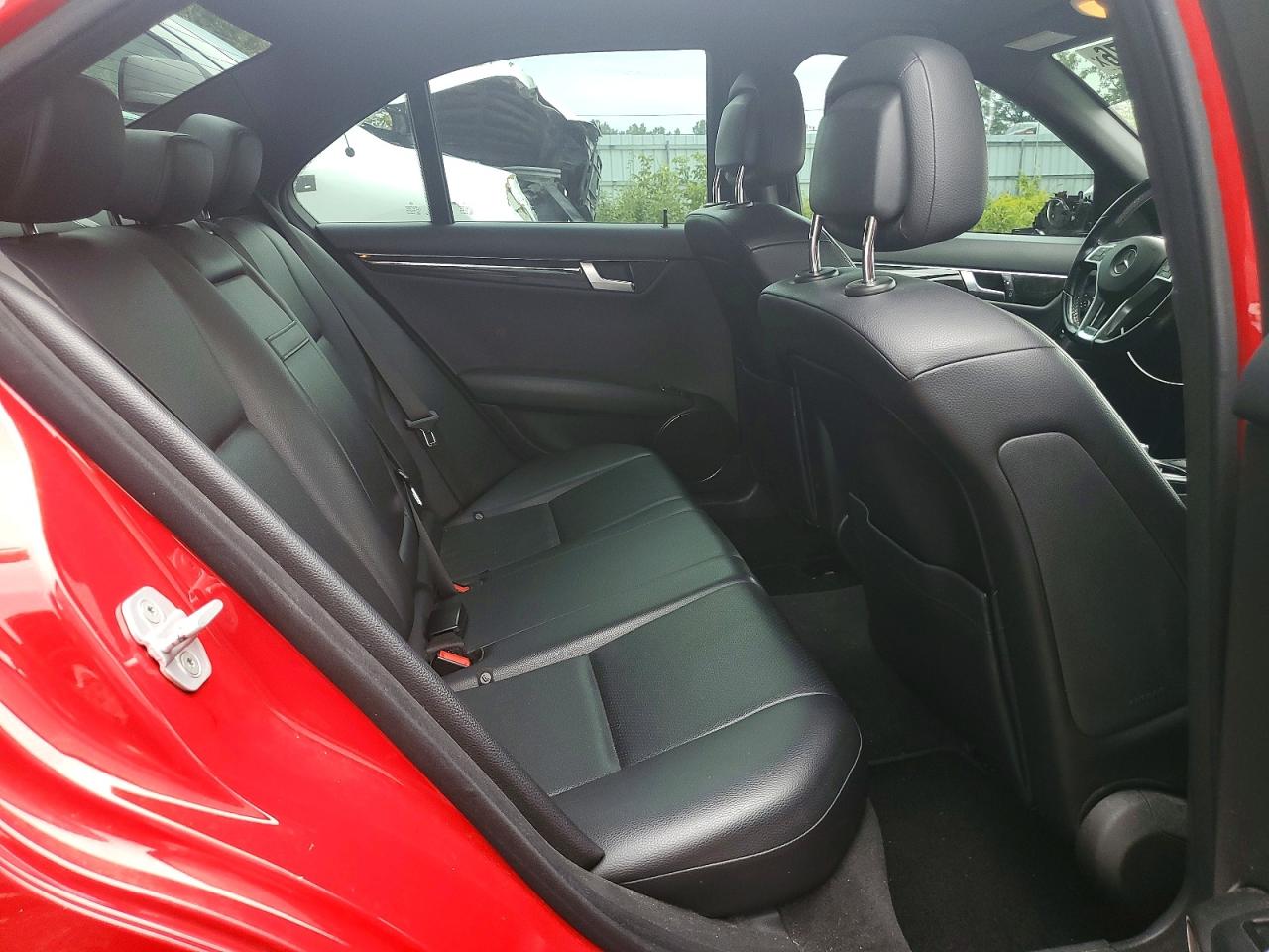 2012 Mercedes-benz C 250 4matic Красный vin: WDDGF8FB7CA688717