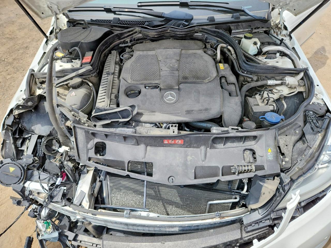 2014 Mercedes-benz C 350 4matic Белый vin: WDDGF8JB6EA960006