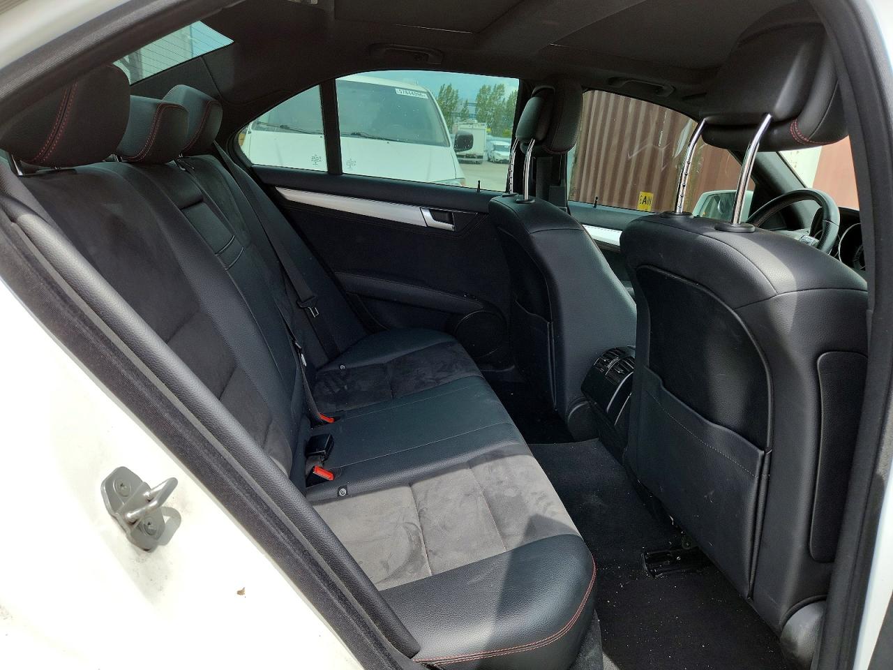 2014 Mercedes-benz C 350 4matic Белый vin: WDDGF8JB6EA960006