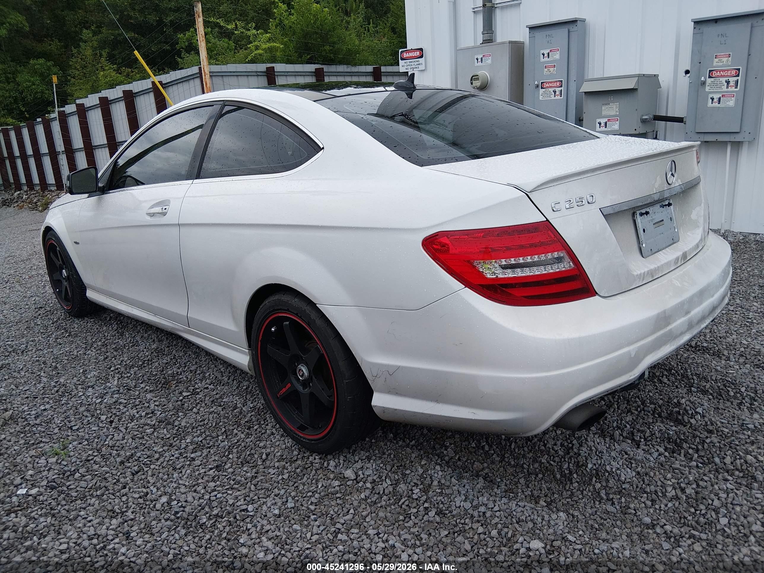 2013 Mercedes-benz C 250   Белый vin: WDDGJ4HB0DF956600