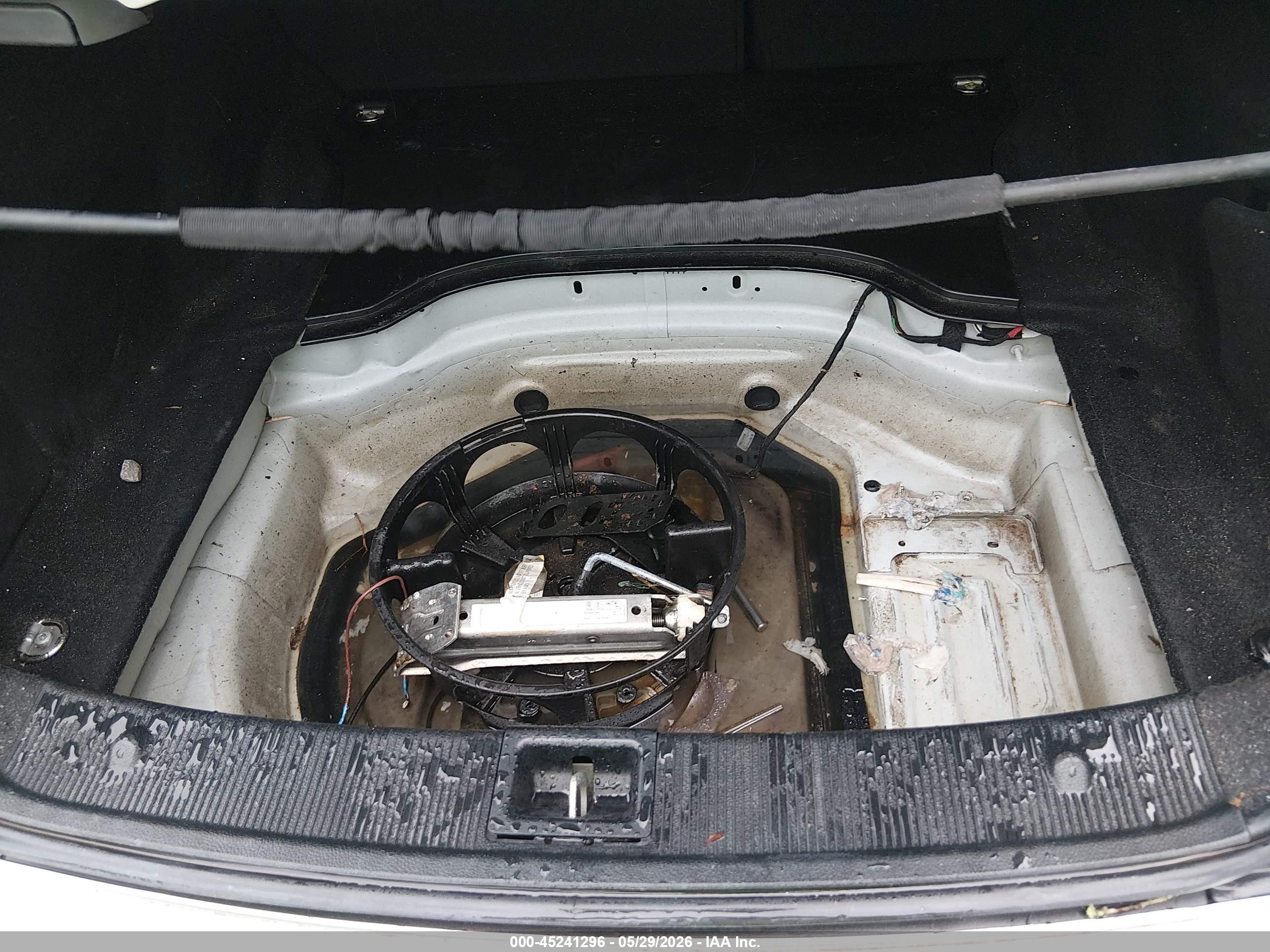 2013 Mercedes-benz C 250   Белый vin: WDDGJ4HB0DF956600