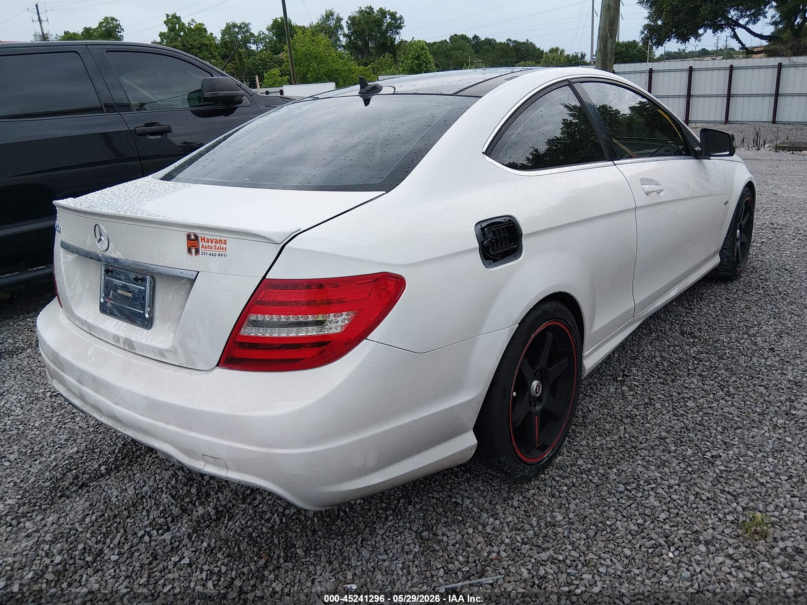 2013 Mercedes-benz C 250   Белый vin: WDDGJ4HB0DF956600