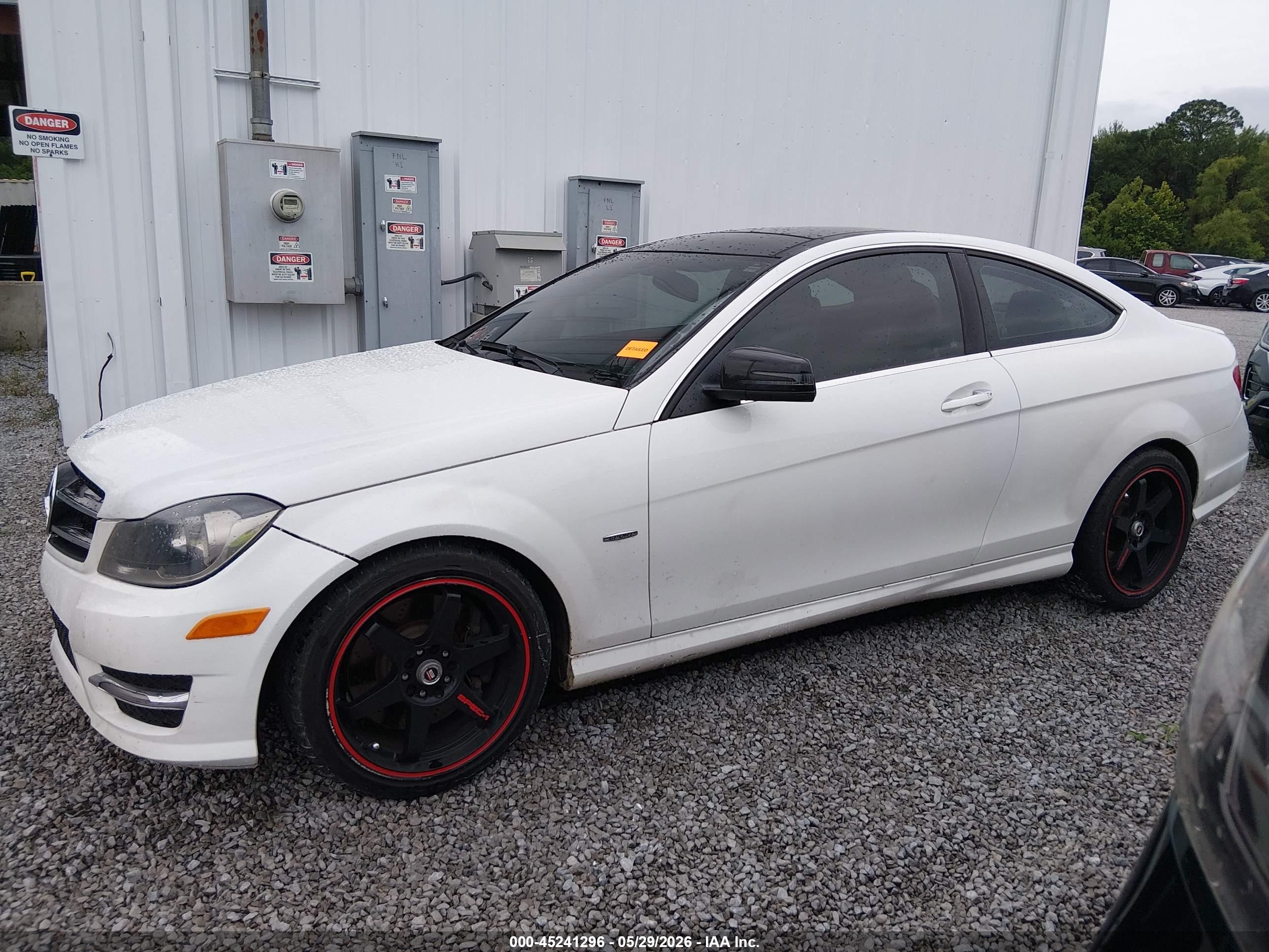 2013 Mercedes-benz C 250   Белый vin: WDDGJ4HB0DF956600