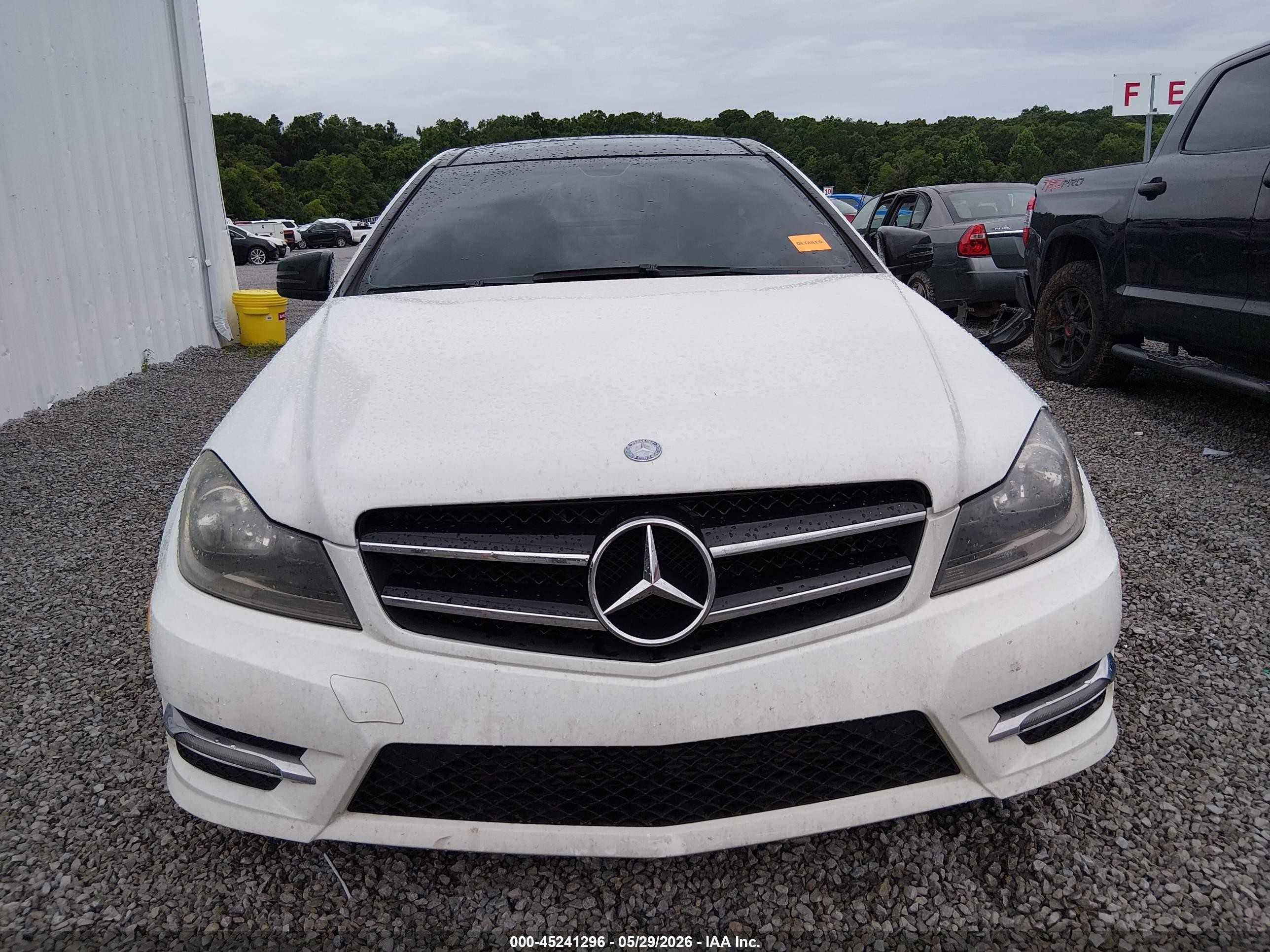 2013 Mercedes-benz C 250   Белый vin: WDDGJ4HB0DF956600