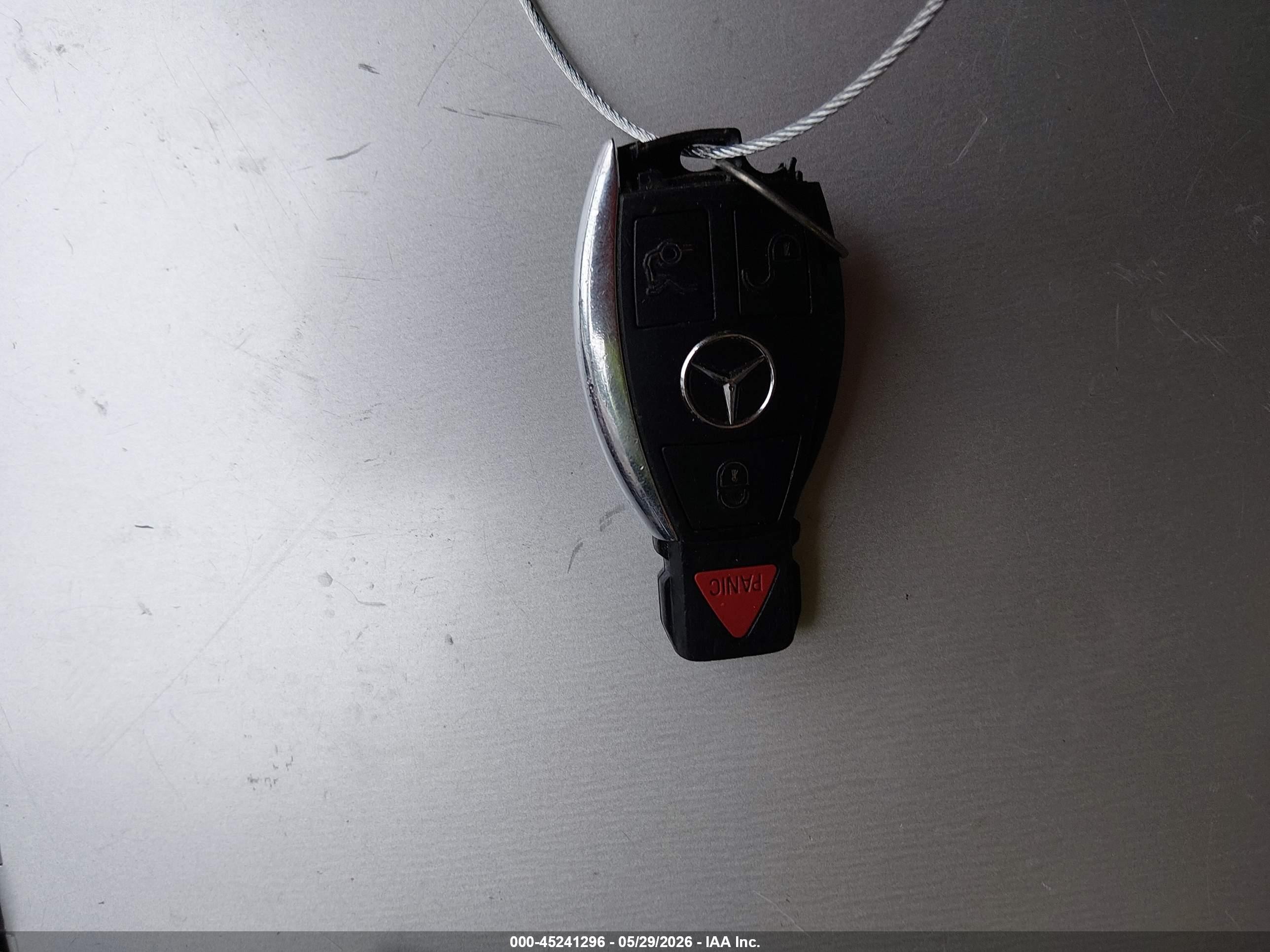 2013 Mercedes-benz C 250   Белый vin: WDDGJ4HB0DF956600