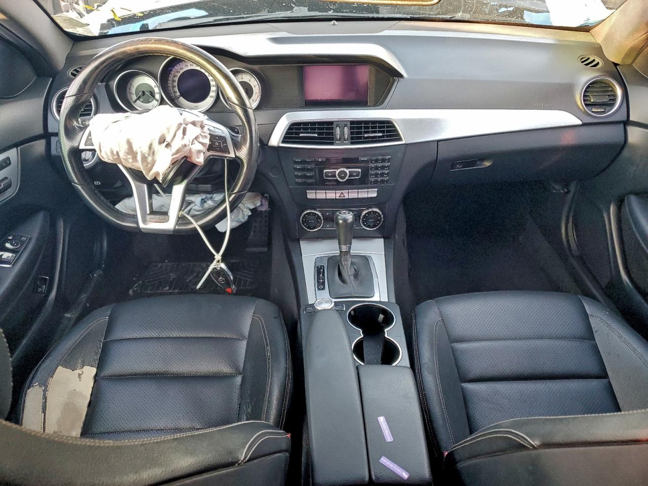 2013 Mercedes-benz C 250 Черный vin: WDDGJ4HB0DF977365
