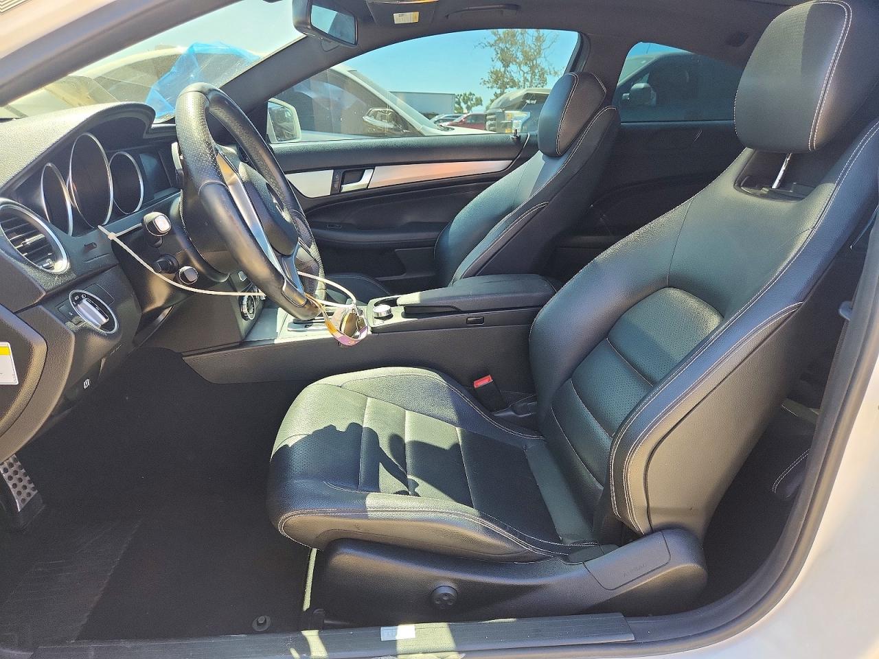 2013 Mercedes-benz C 250 White vin: WDDGJ4HB0DF977527
