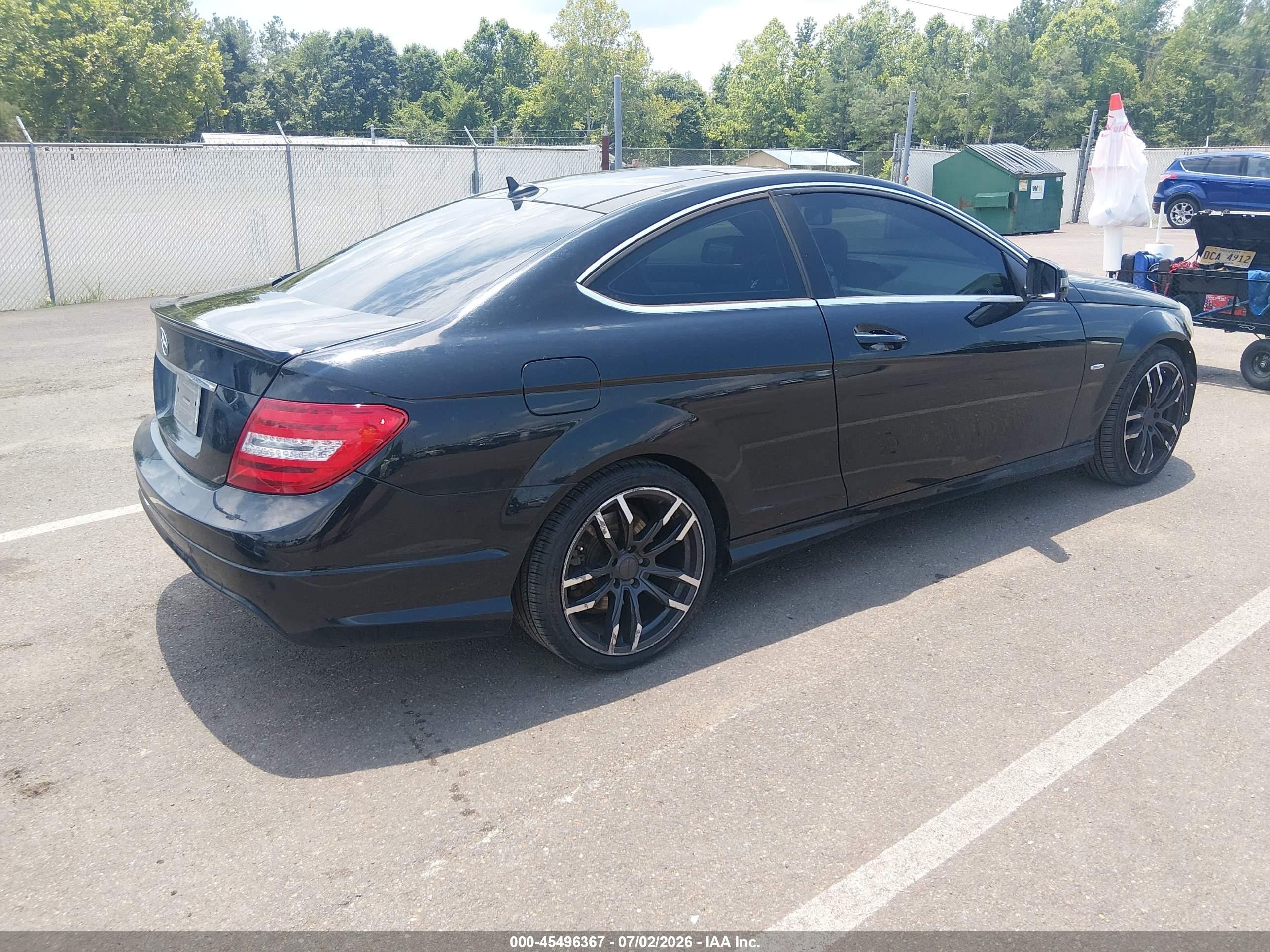 2013 Mercedes-benz C 250   Черный vin: WDDGJ4HB0DG116374